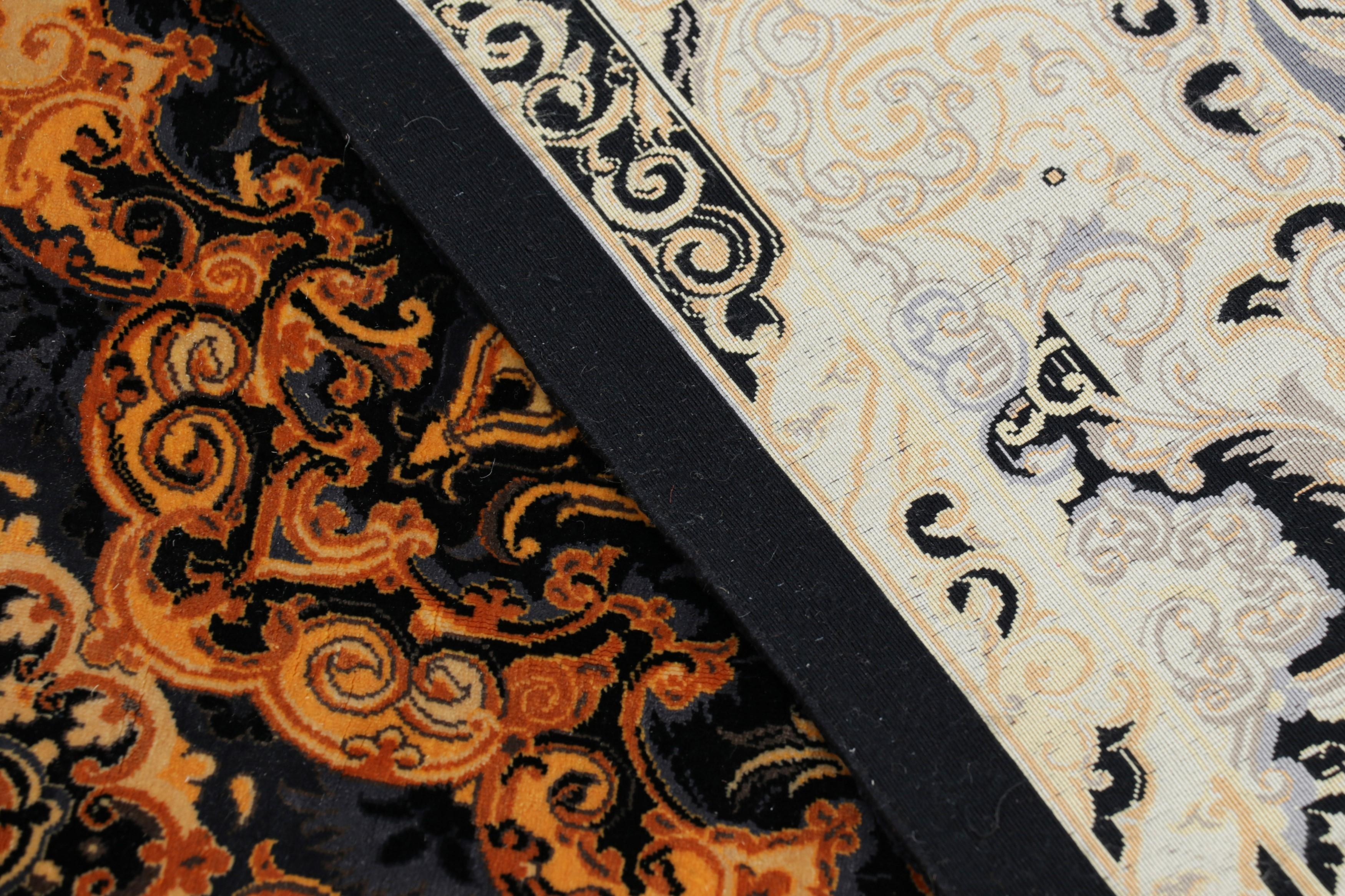 XXI secolo e contemporaneo Tappeto Modern Classics Rug & Kilim con medaglione policromatico 