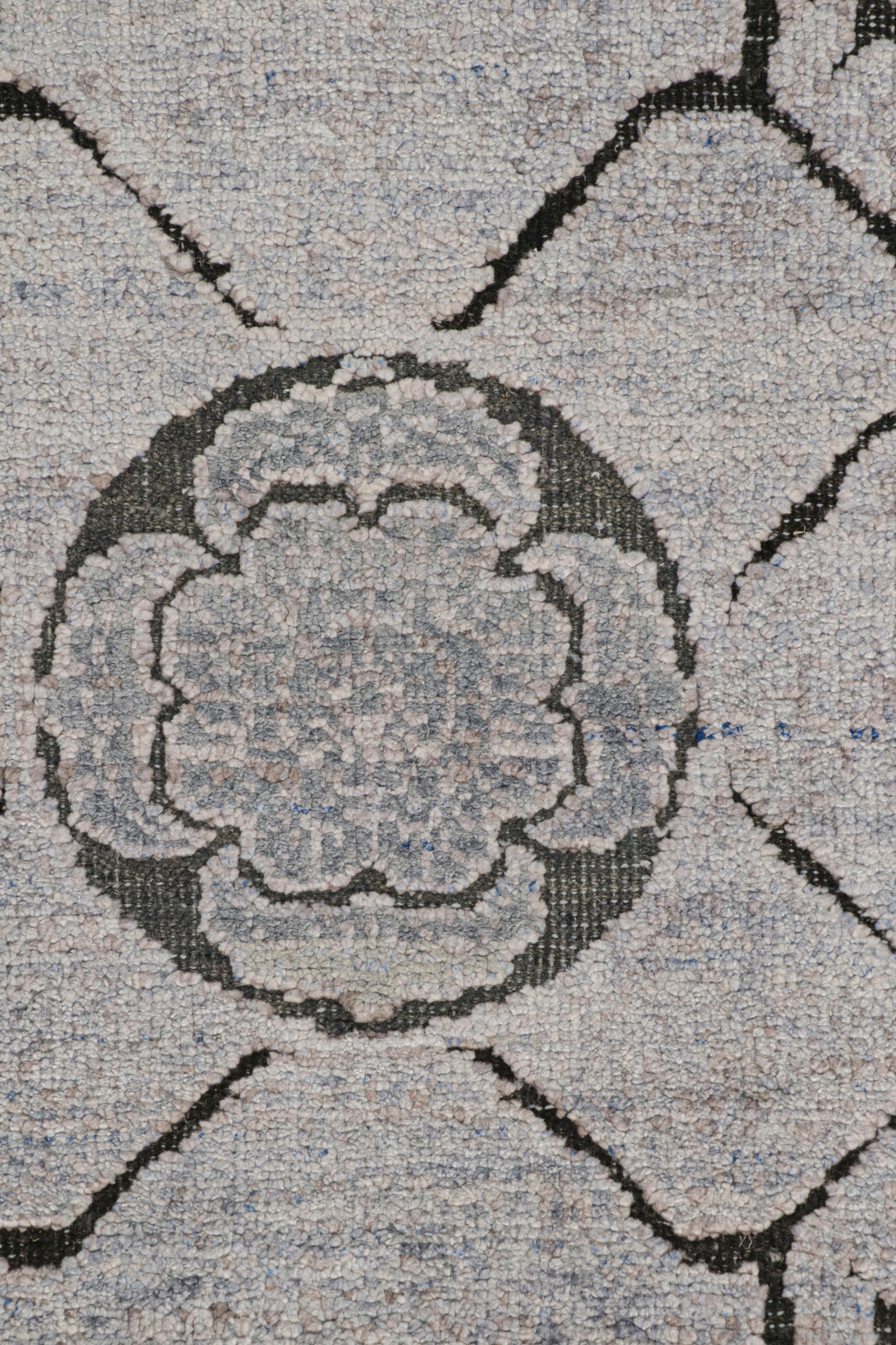 XXIe siècle et contemporain Rug & Kilim's Modern Classics Rug With Silver-Gray and Blue Medallions (Tapis Modernes avec médaillons gris-argent et bleus) en vente