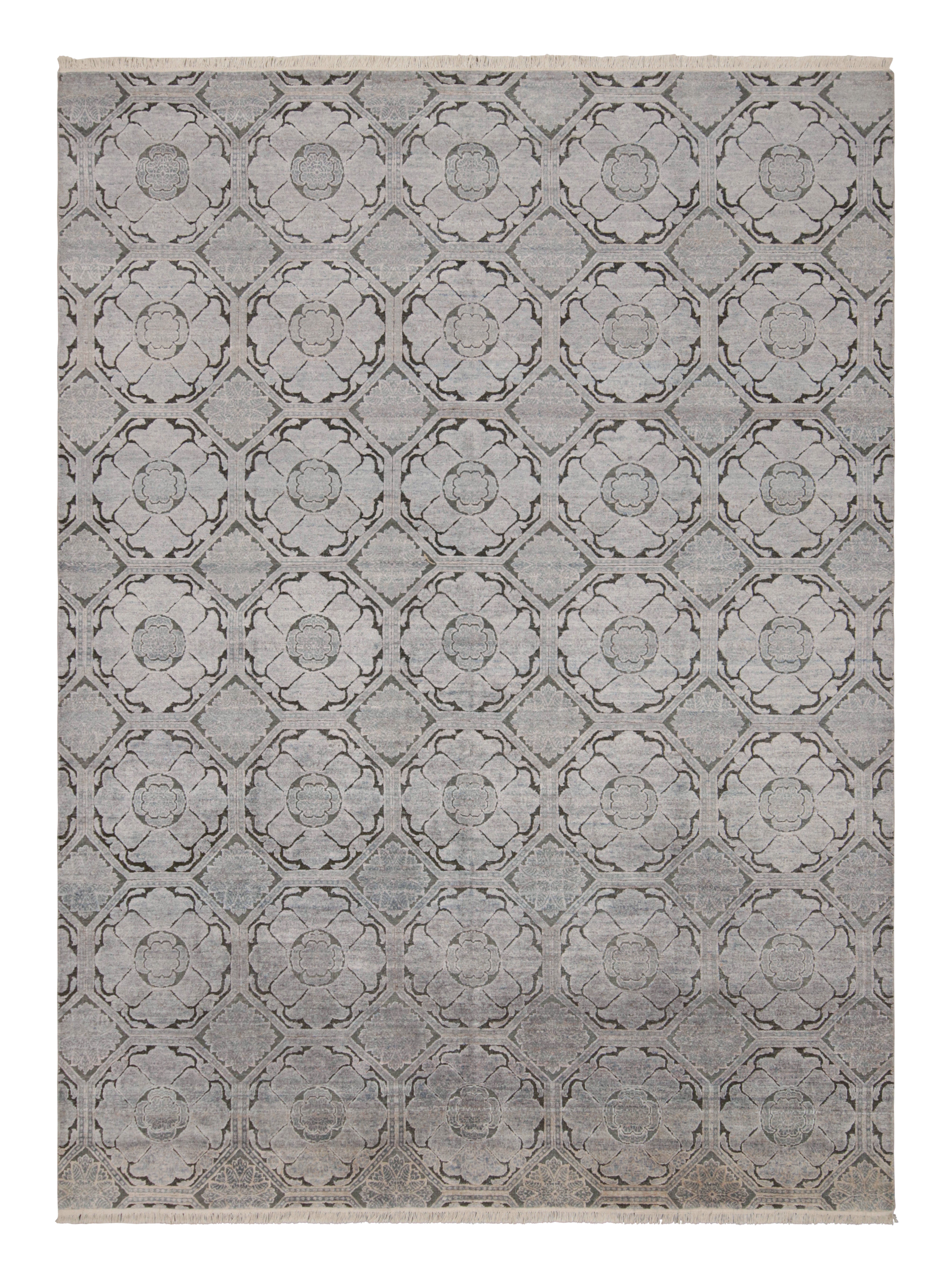 Rug & Kilim's Modern Classics Rug With Silver-Gray and Blue Medallions (Tapis Modernes avec médaillons gris-argent et bleus)