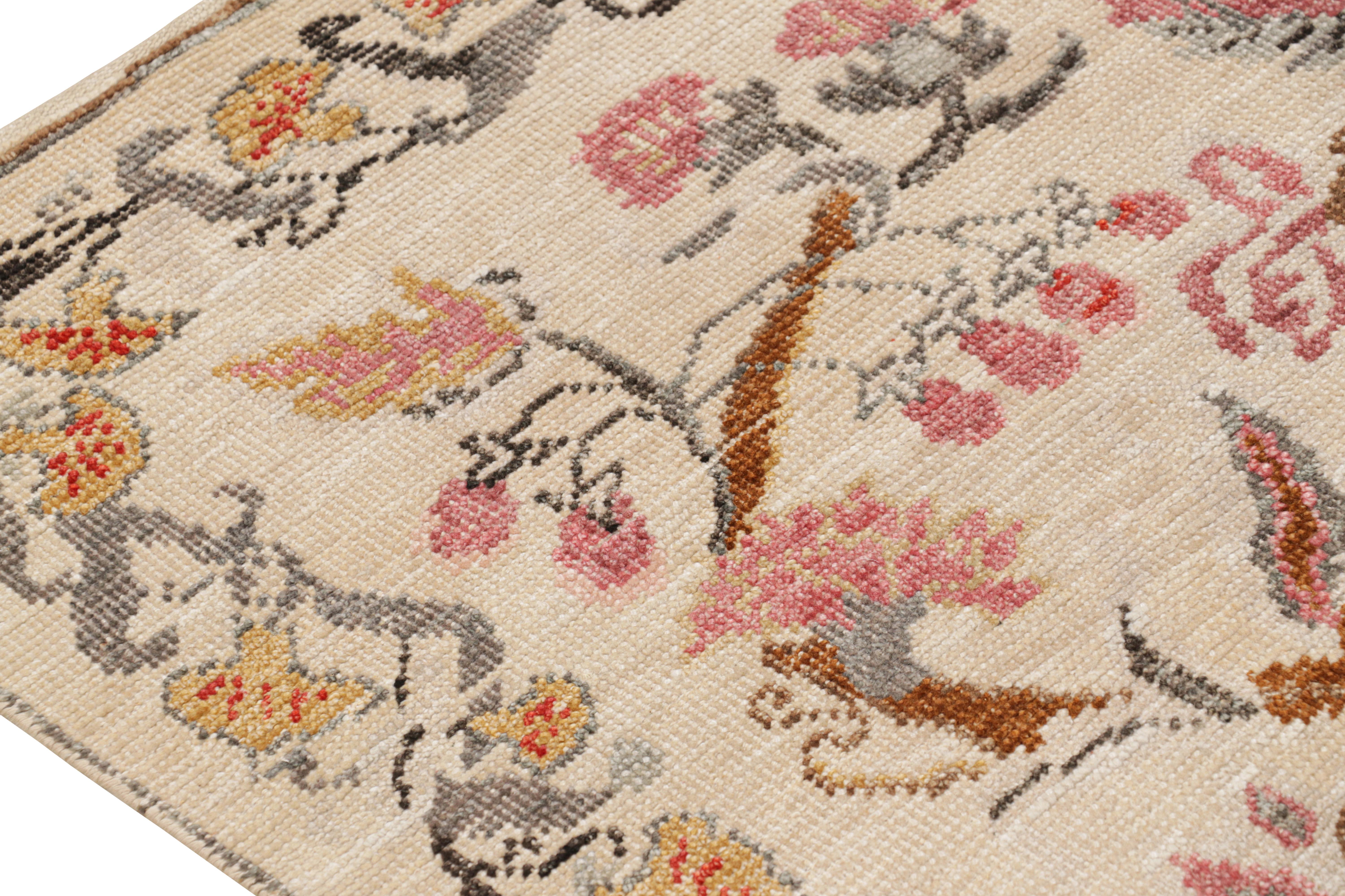 Rug & Kilim's Modern Classics Läufer in Creme mit Blumenmustern im Zustand „Neu“ im Angebot in Long Island City, NY