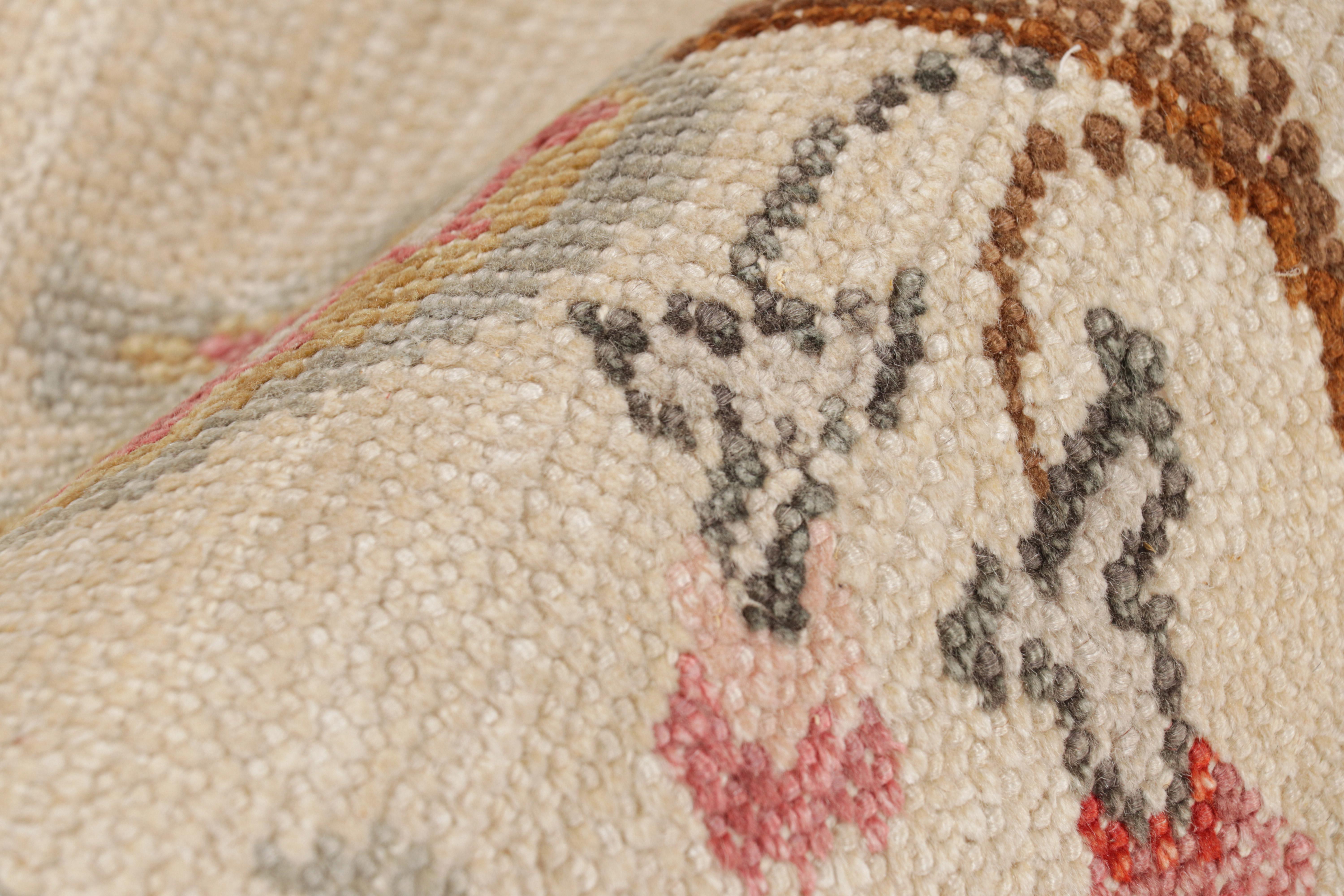 Rug & Kilim's Modern Classics Läufer in Creme mit Blumenmustern (21. Jahrhundert und zeitgenössisch) im Angebot