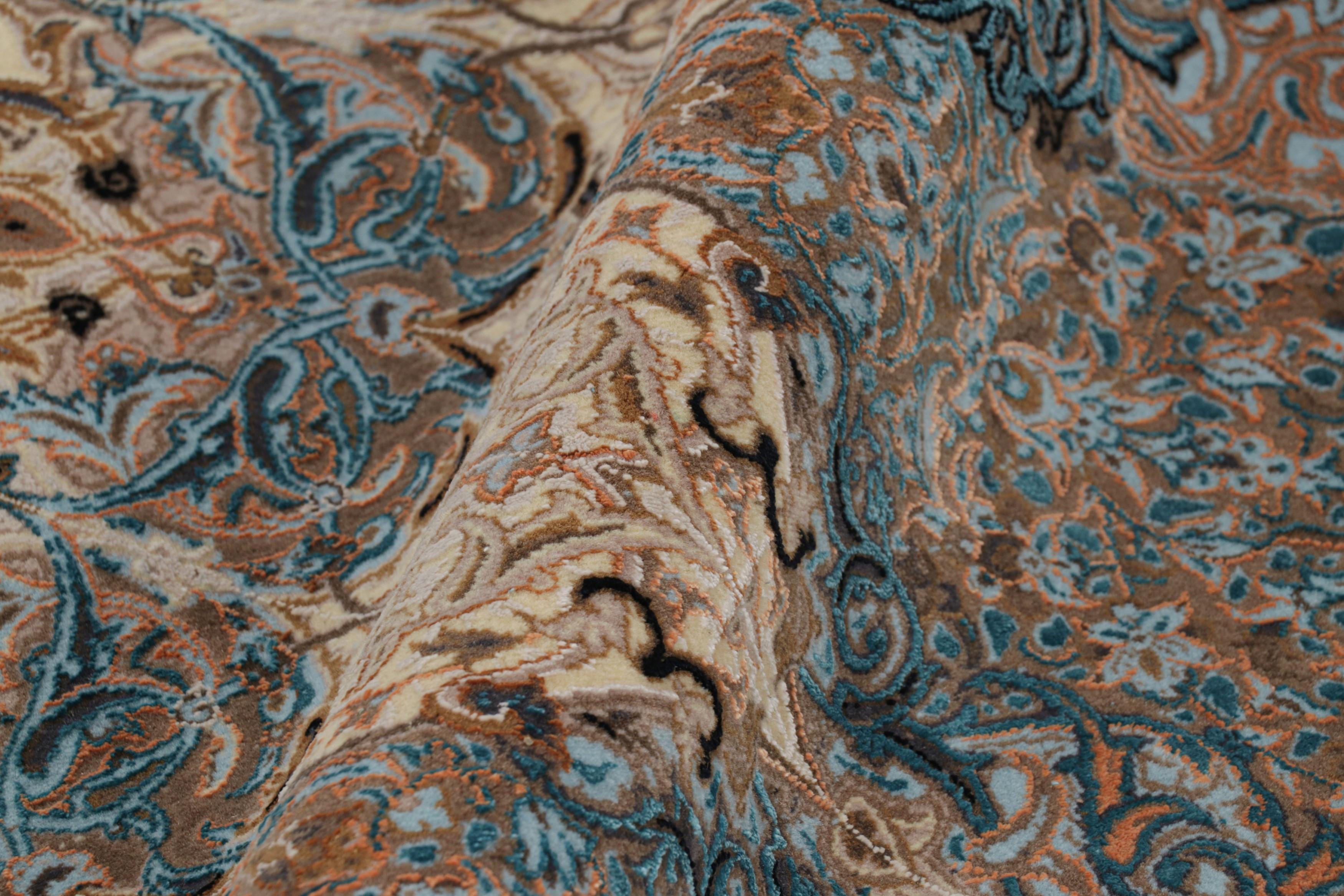 Soie Tapis carré Modern Classics de Rug & Kilim, médaillon floral complexe Shadzi en vente