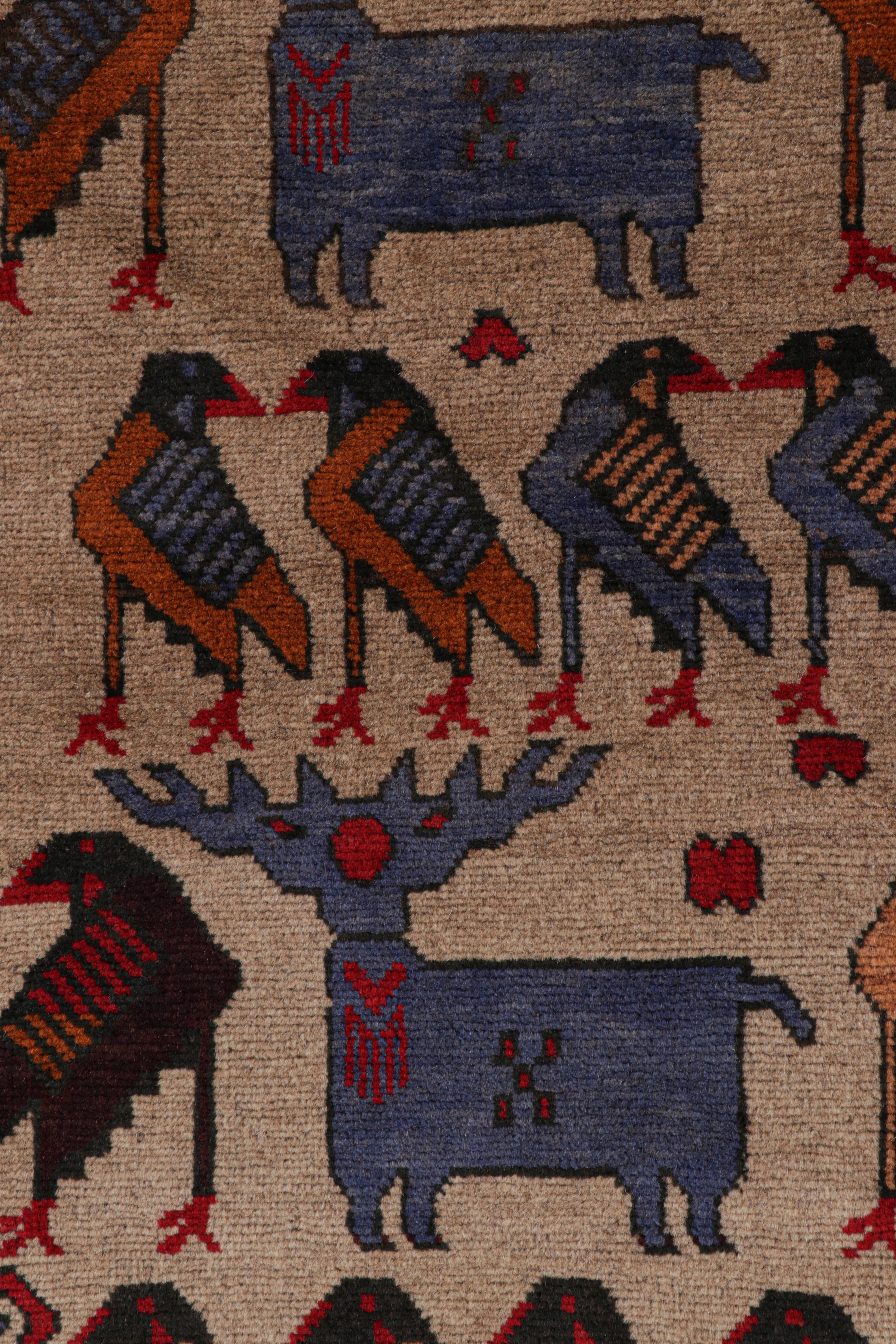 Rug & Kilim's Modern Classics Stammesteppich in Beige mit Tierbildern (Stammeskunst) im Angebot