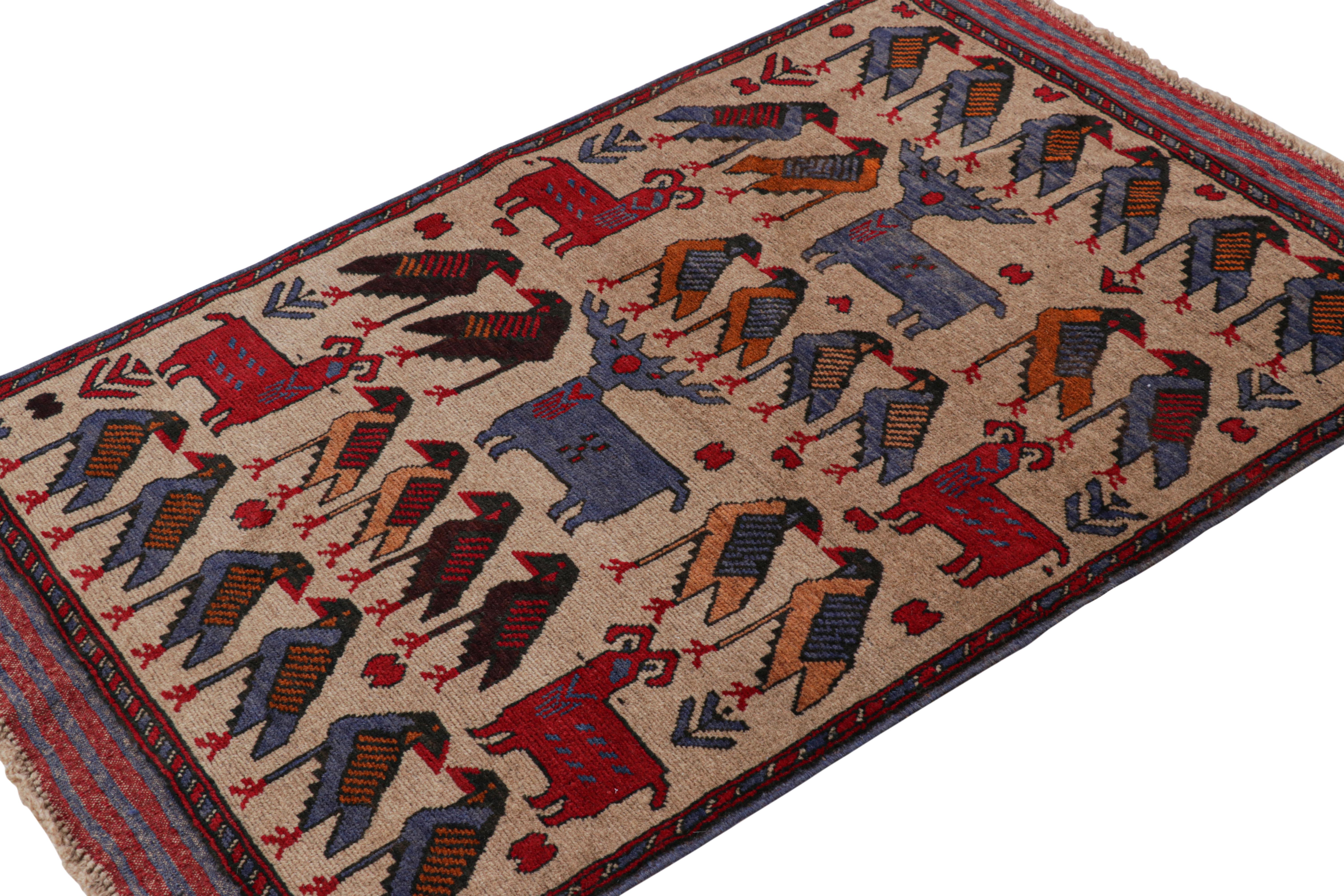 Rug & Kilim's Modern Classics Stammesteppich in Beige mit Tierbildern (Afghanisch) im Angebot