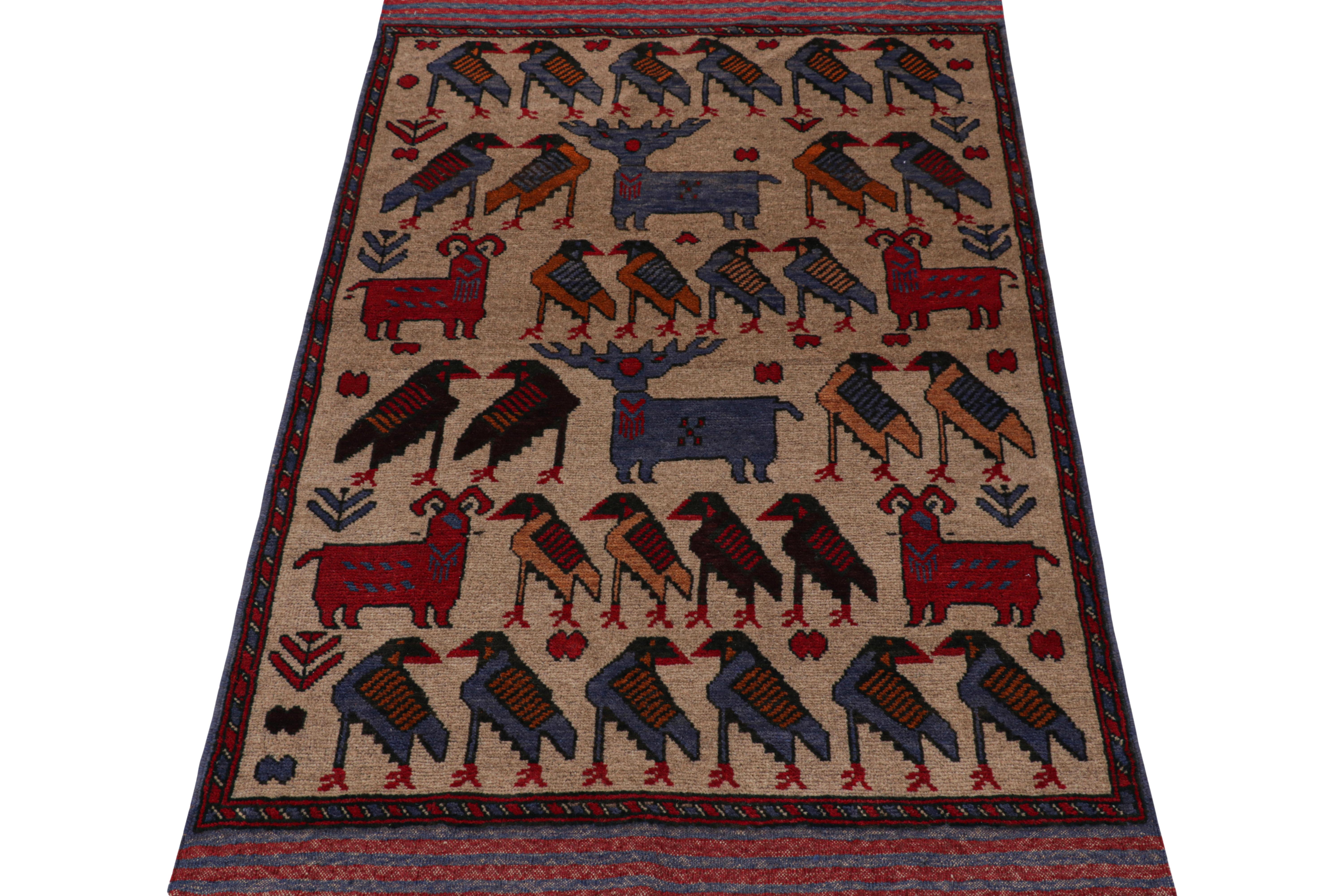 Rug & Kilim's Modern Classics Stammesteppich in Beige mit Tierbildern (Handgeknüpft) im Angebot