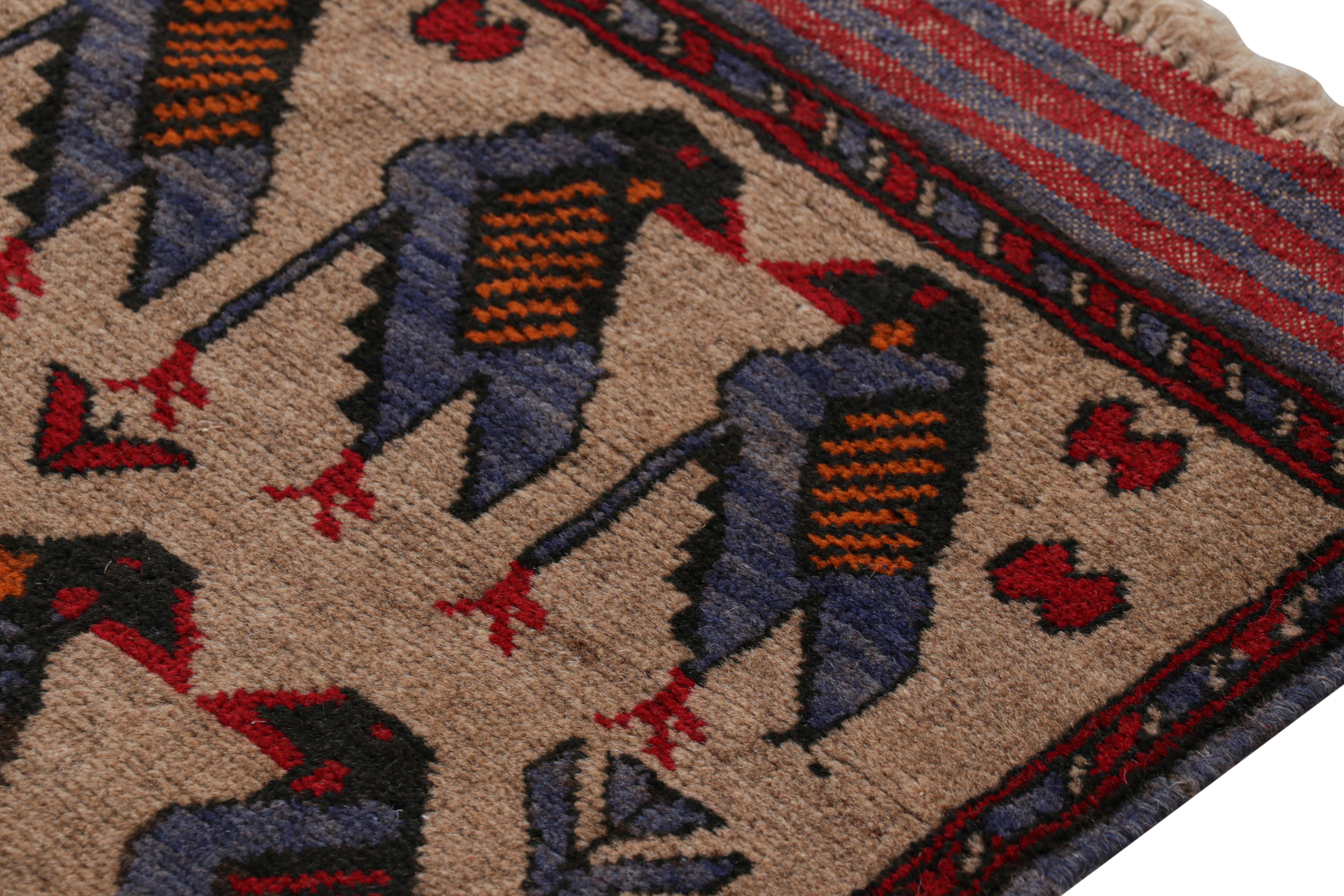 Rug & Kilim's Modern Classics Stammesteppich in Beige mit Tierbildern im Zustand „Neu“ im Angebot in Long Island City, NY