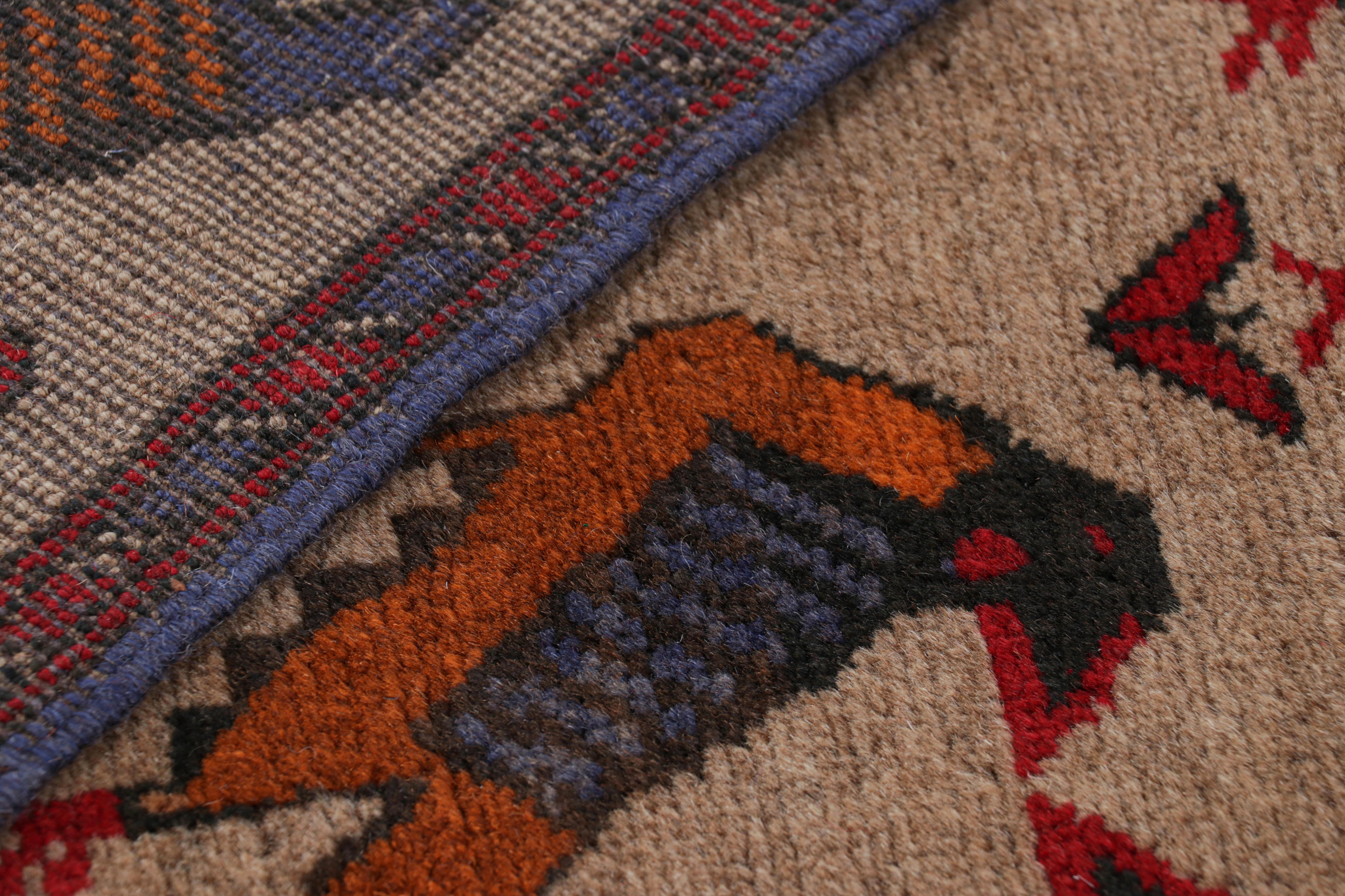 Rug & Kilim's Modern Classics Stammesteppich in Beige mit Tierbildern (21. Jahrhundert und zeitgenössisch) im Angebot