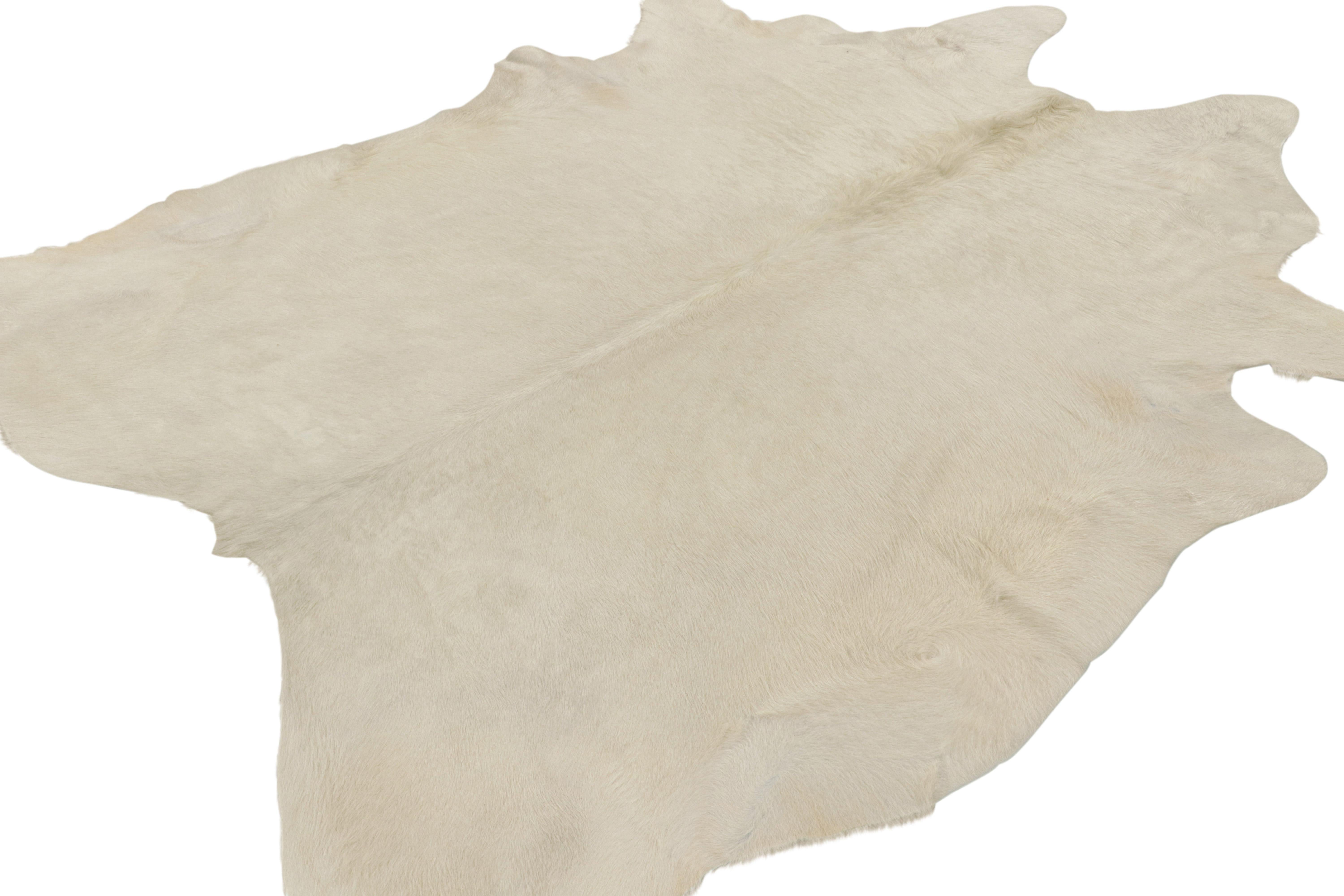 This 7x7 contemporary cowhide rug, originating from Brazil, is a comfortable and stylish addition to a wide range of spaces for its unique shape inherent to the craft. 

On the Design: 

Admirers of the craft may appreciate this new cowhide rug made