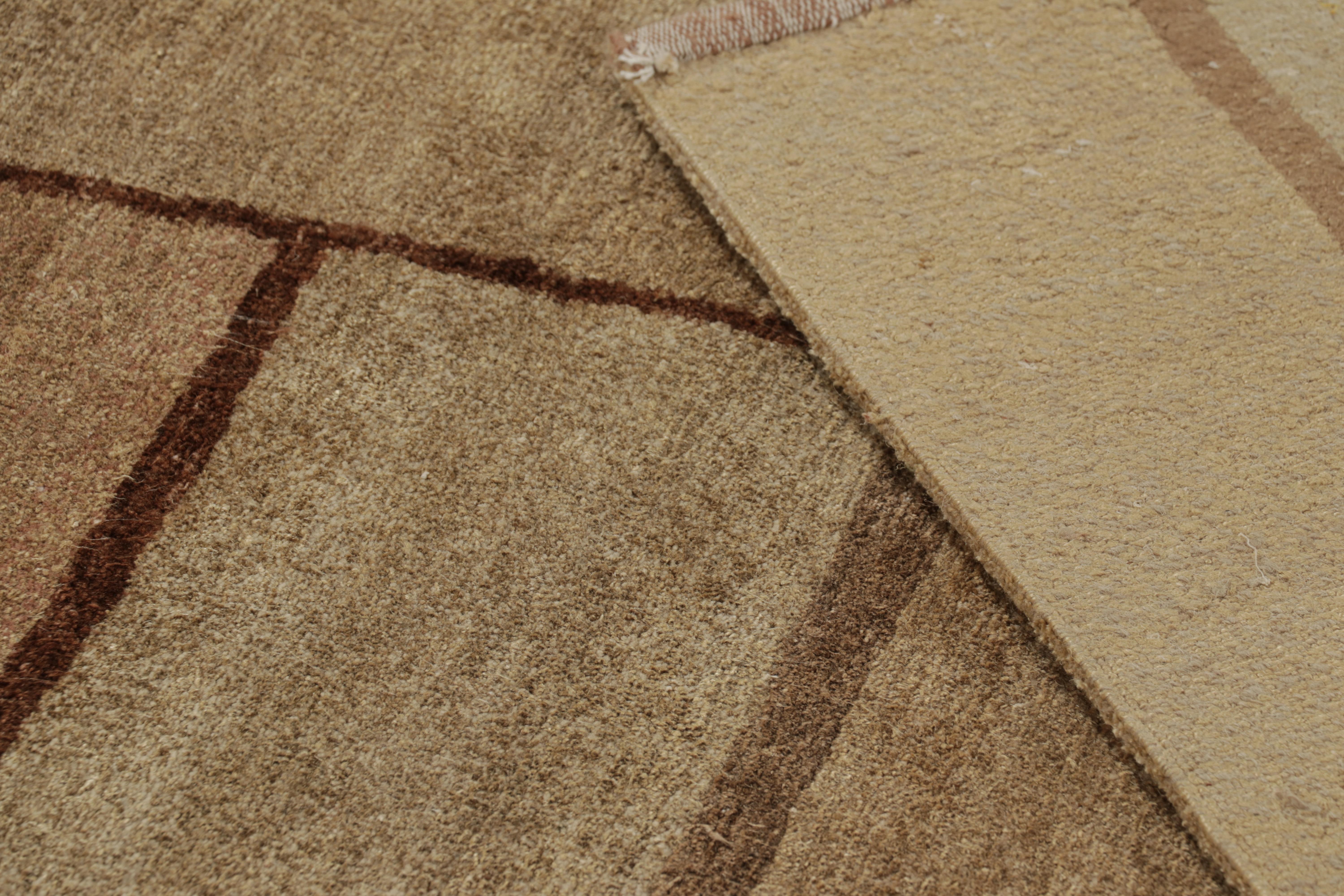 Rug & Kilim's Modern Cubist Style Rug with Beige-Brown Geometric Patterns (tapis moderne de style cubiste avec des motifs géométriques beige-brun) en vente 2