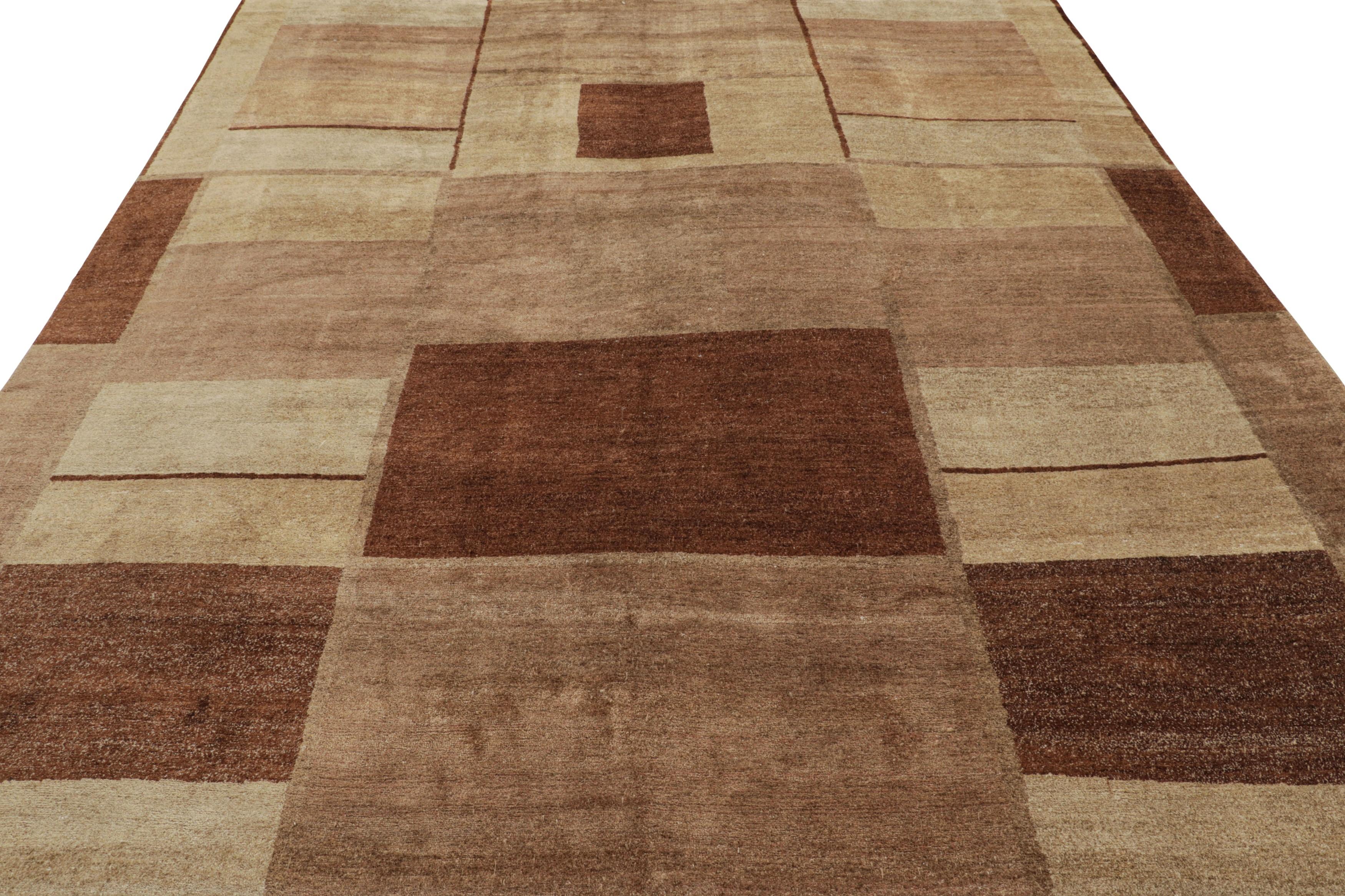 Népalais Rug & Kilim's Modern Cubist Style Rug with Beige-Brown Geometric Patterns (tapis moderne de style cubiste avec des motifs géométriques beige-brun) en vente