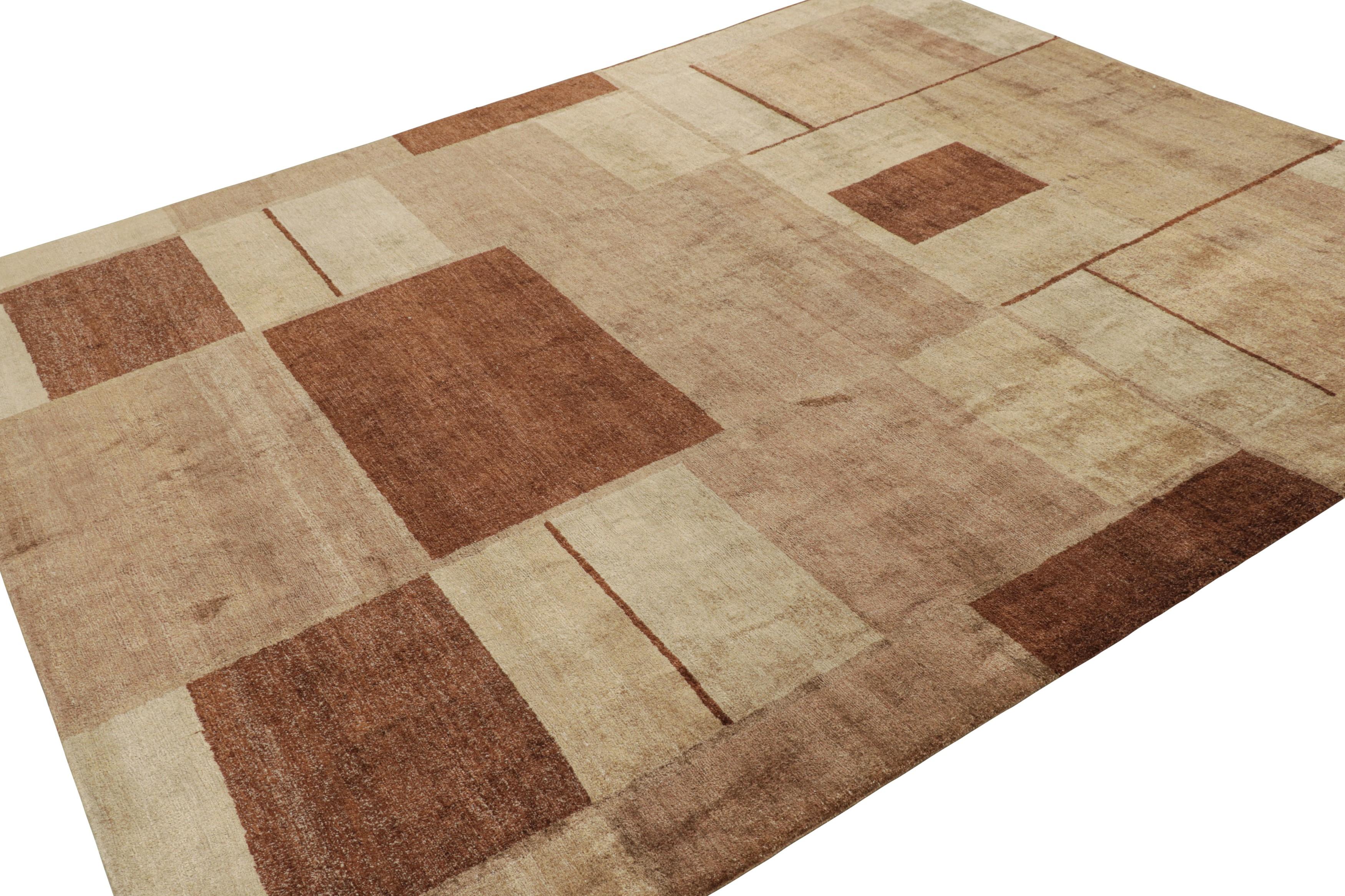 Noué à la main Rug & Kilim's Modern Cubist Style Rug with Beige-Brown Geometric Patterns (tapis moderne de style cubiste avec des motifs géométriques beige-brun) en vente