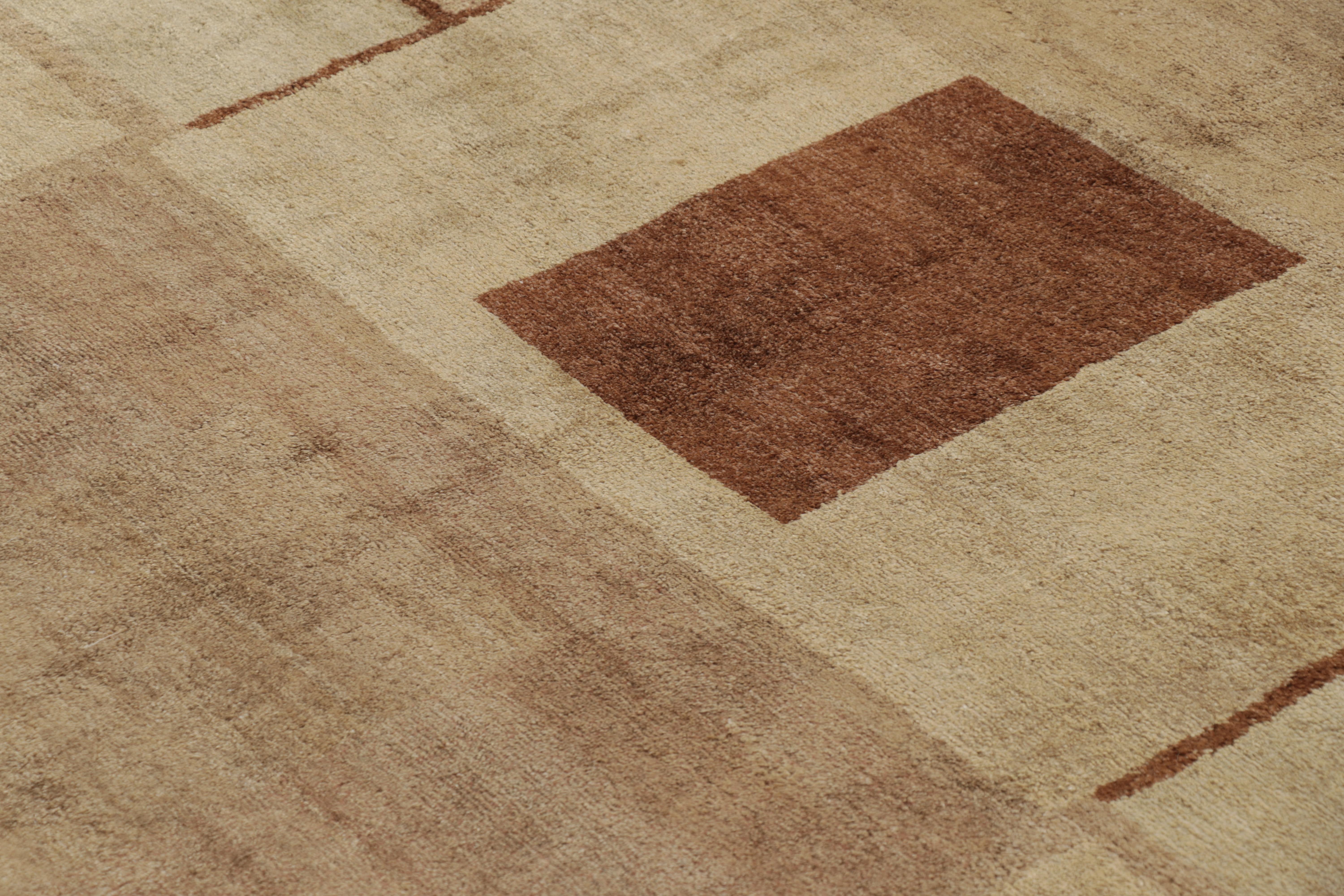 Noué à la main Rug & Kilim's Modern Cubist Style Rug with Beige-Brown Geometric Patterns (tapis moderne de style cubiste avec des motifs géométriques beige-brun) en vente