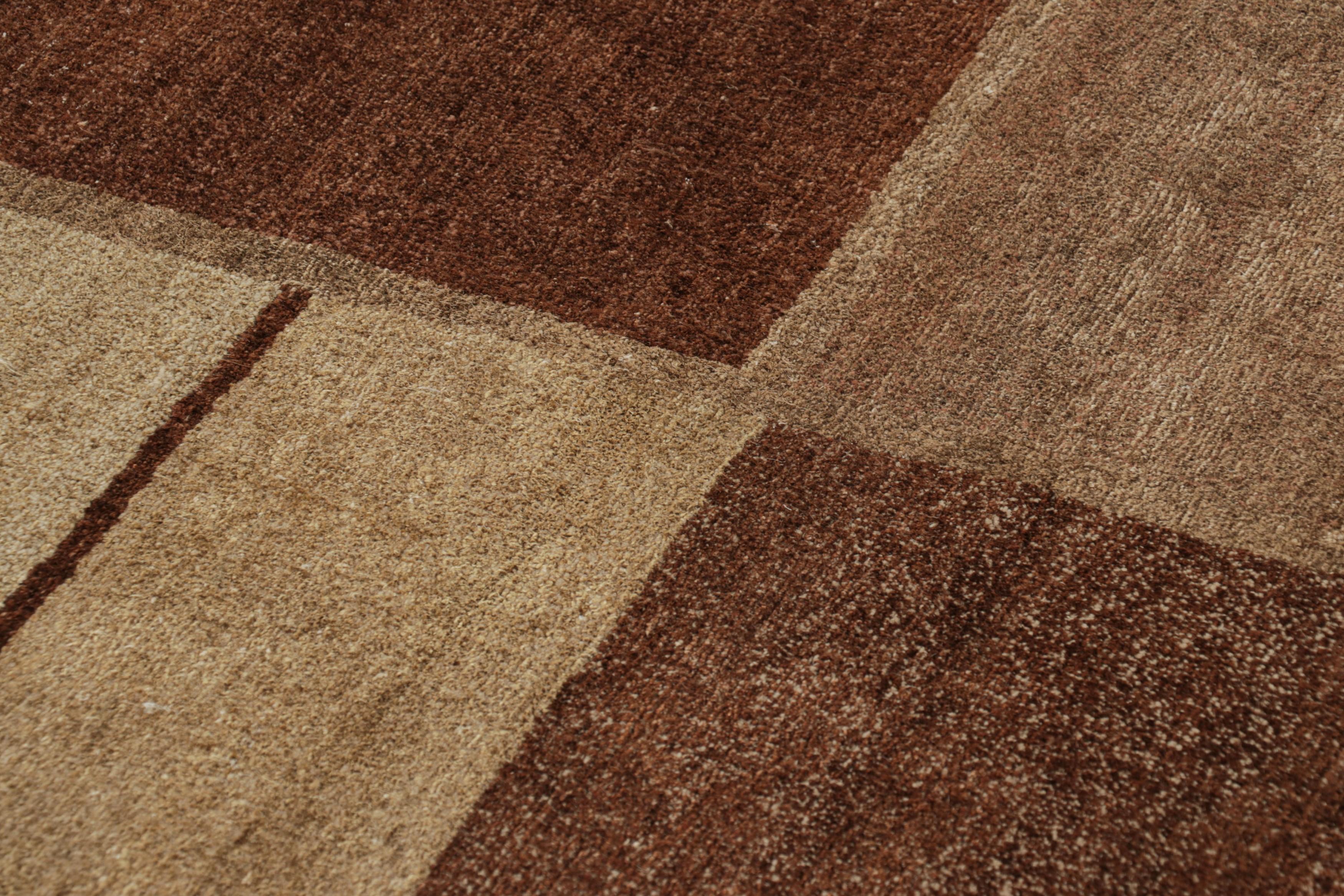 XXIe siècle et contemporain Rug & Kilim's Modern Cubist Style Rug with Beige-Brown Geometric Patterns (tapis moderne de style cubiste avec des motifs géométriques beige-brun) en vente