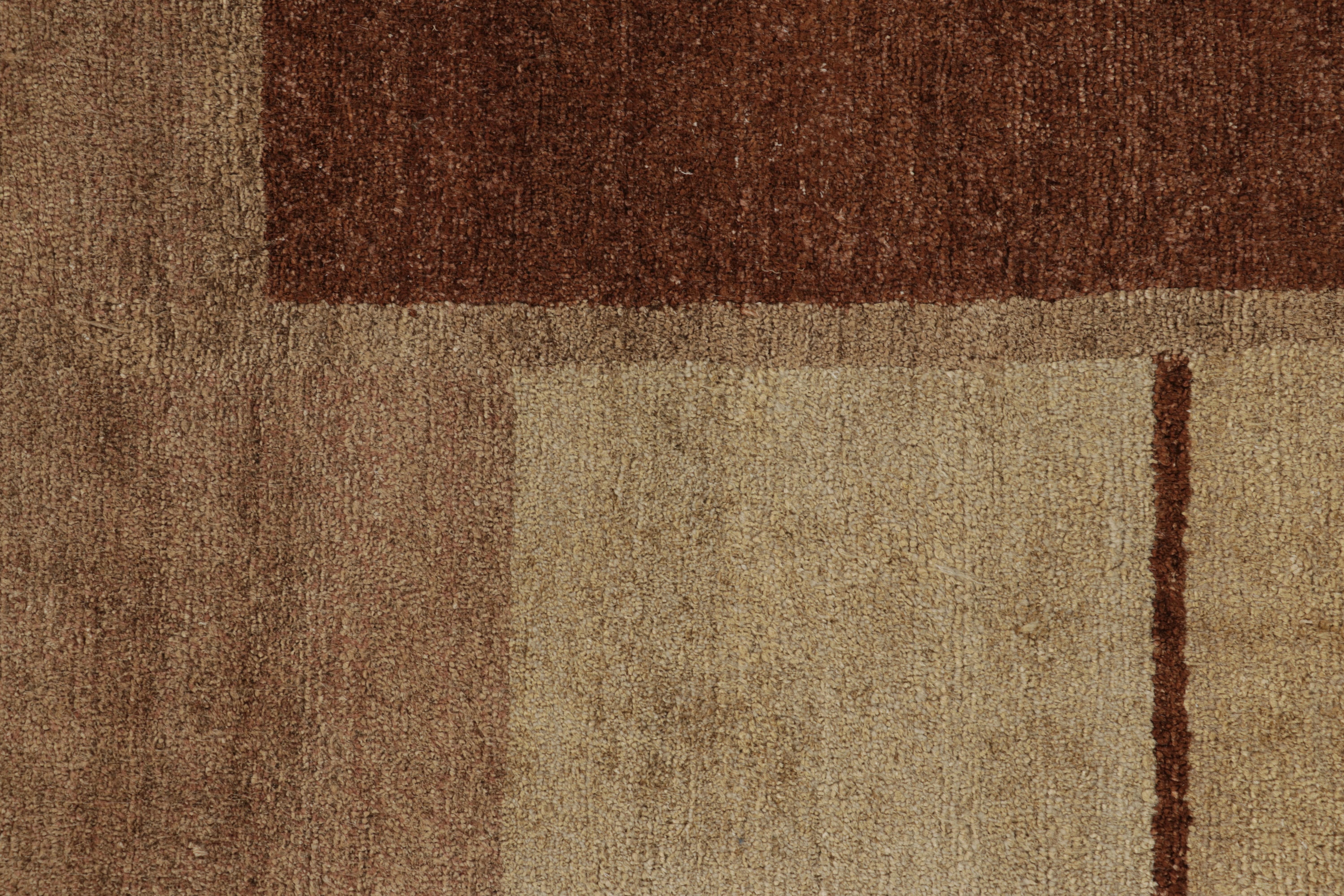 Laine Rug & Kilim's Modern Cubist Style Rug with Beige-Brown Geometric Patterns (tapis moderne de style cubiste avec des motifs géométriques beige-brun) en vente