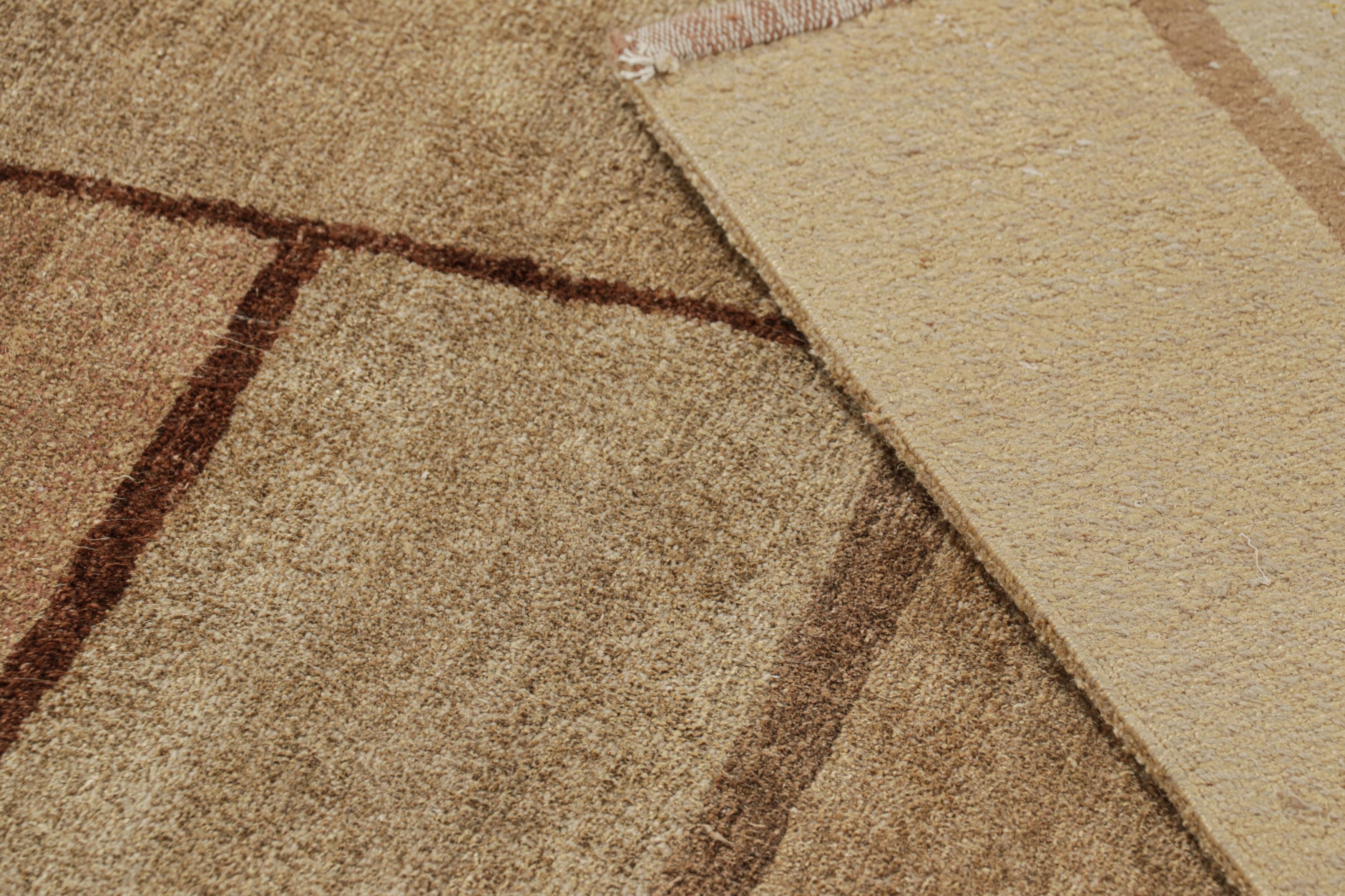 Rug & Kilim's Modern Cubist Style Rug with Beige-Brown Geometric Patterns (tapis moderne de style cubiste avec des motifs géométriques beige-brun) en vente 1