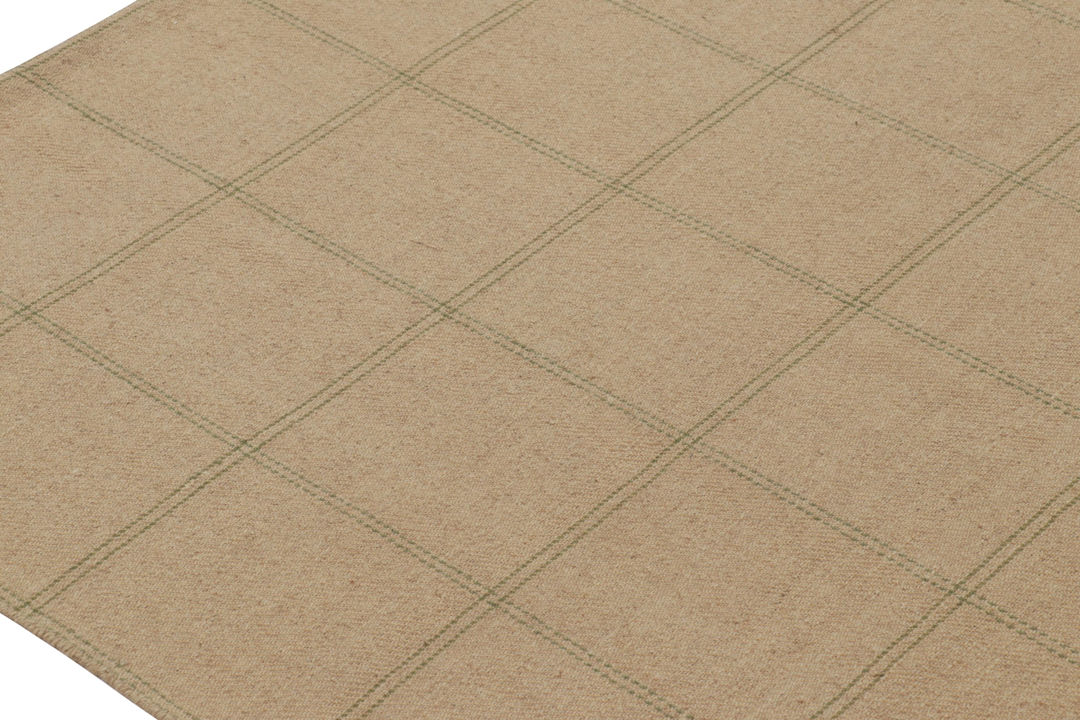 Moderno Rug & Kilim: design moderno di un tappeto personalizzato in beige con motivi geometrici verdi in vendita