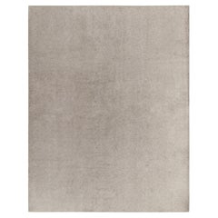 Rug & Kilim's Modern Modern Custom rug in Silver-Gray with White Geometric Pattern (tapis moderne sur mesure en gris argenté avec motif géométrique blanc)