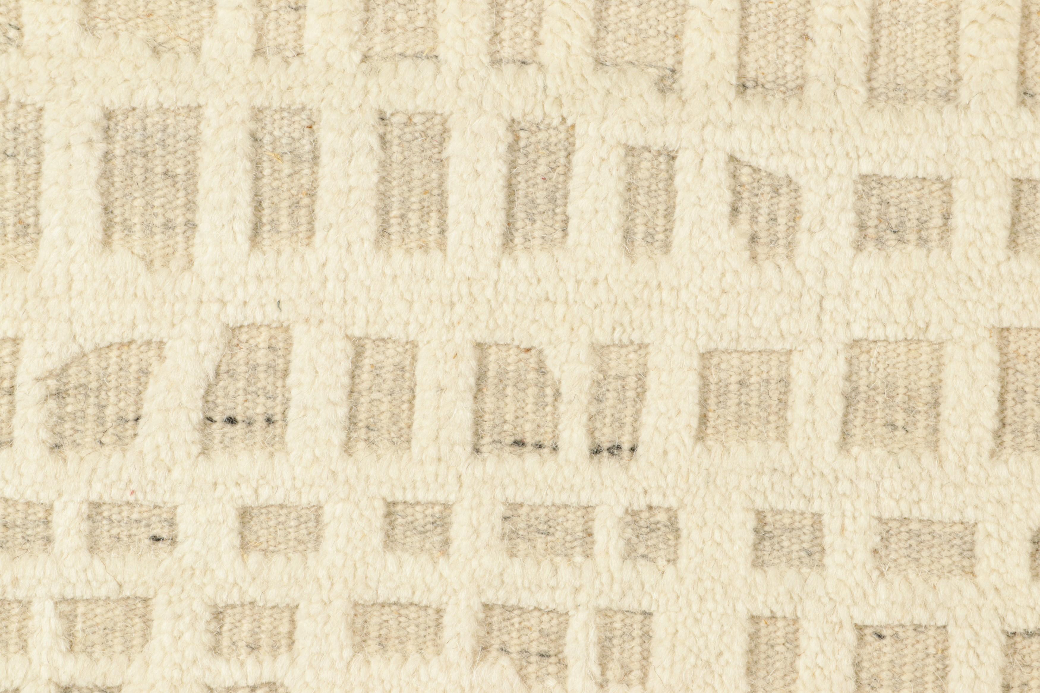 Rug & Kilim's Modern Custom Rug Sample mit cremeweißen, geometrischen Mustern (Moderne) im Angebot
