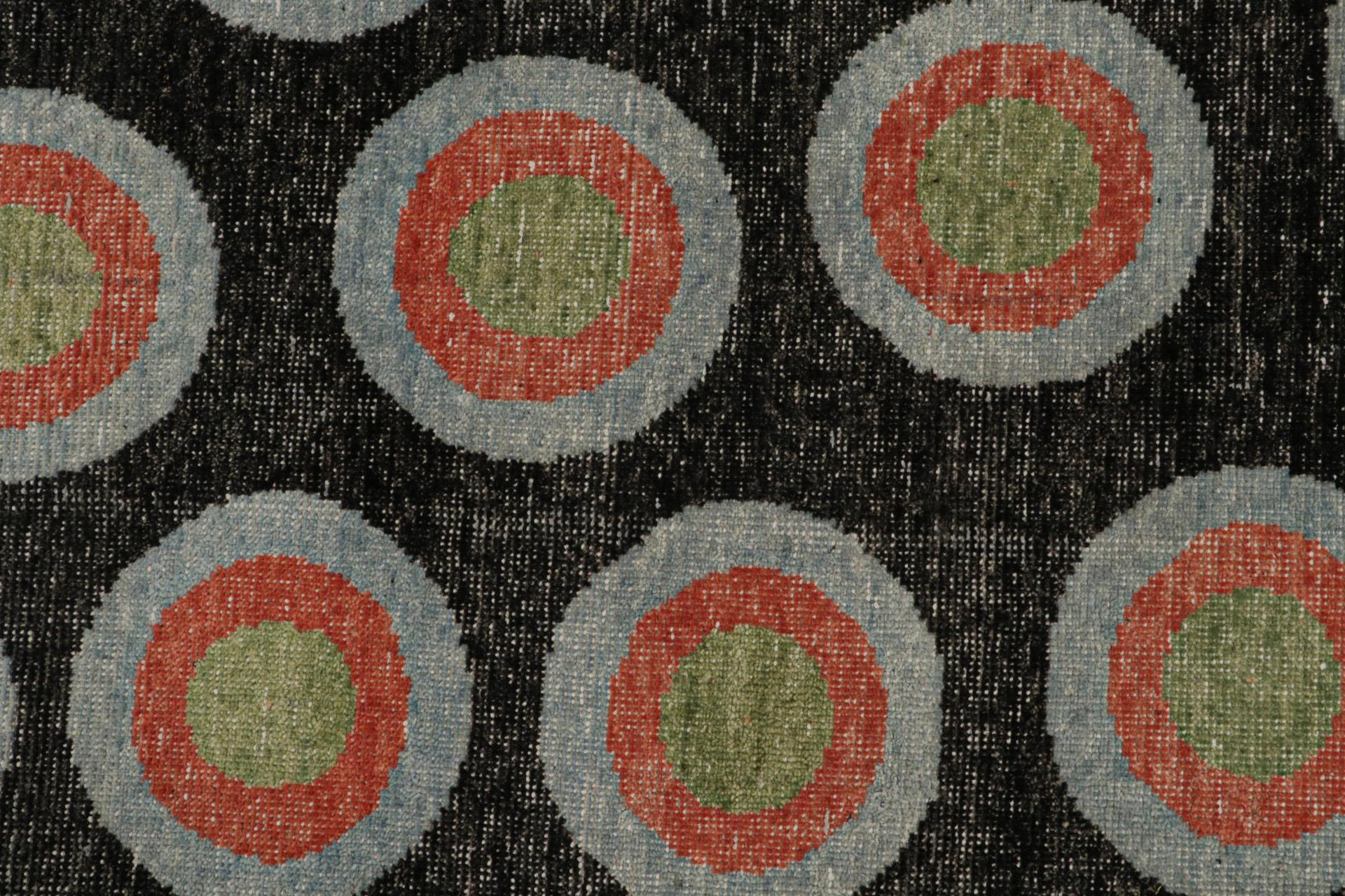 Rug & Kilim è un tappeto moderno e decò, con motivi geometrici in verde, arancione e blu In condizioni Nuovo in vendita a Long Island City, NY