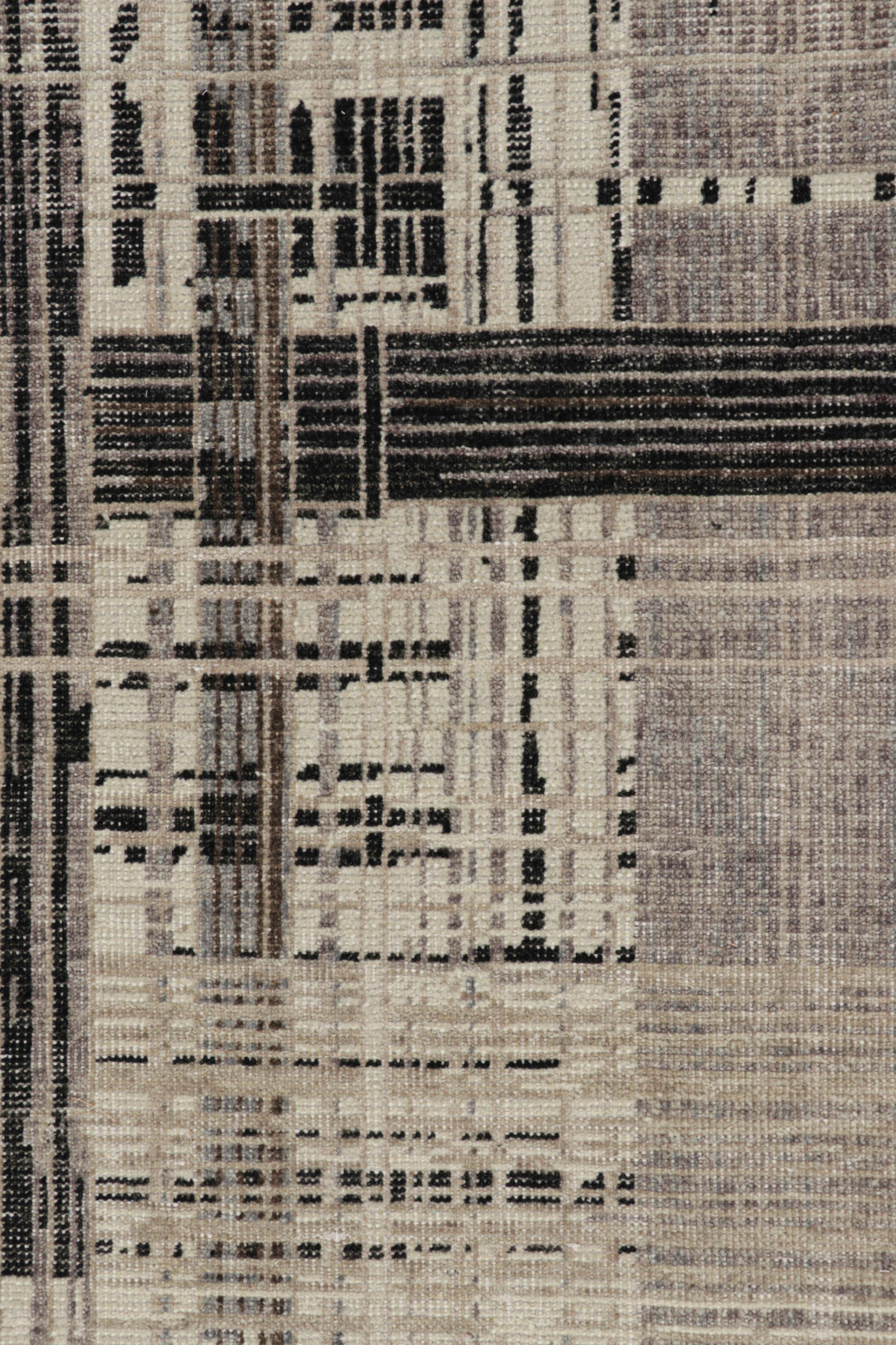 Moderno Rug & Kilim è un tappeto astratto moderno e invecchiato nei toni del beige, del grigio e del nero. in vendita