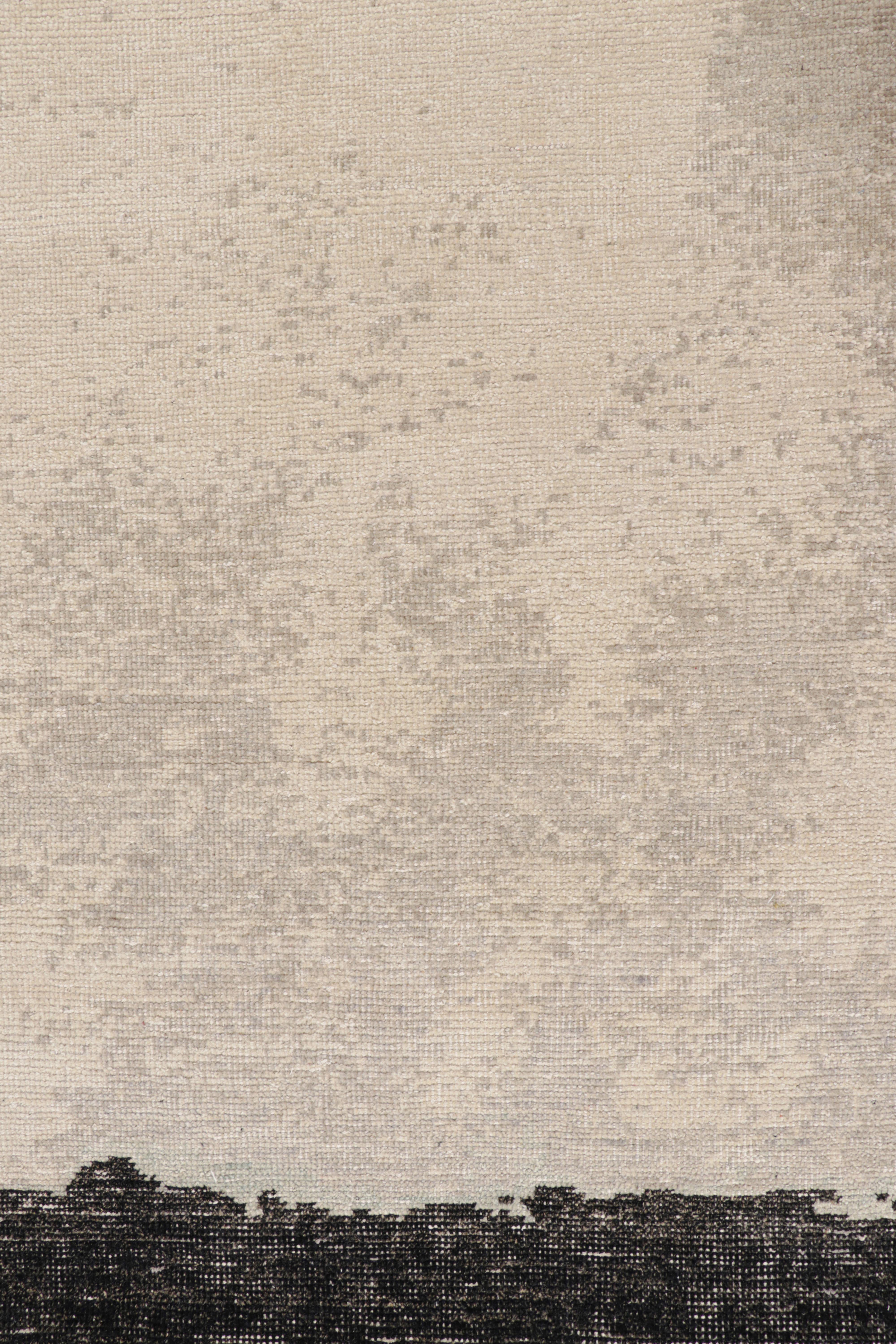 Moderno Rug & Kilim è un tappeto astratto moderno e invecchiato nei toni del beige, del grigio e del nero. in vendita