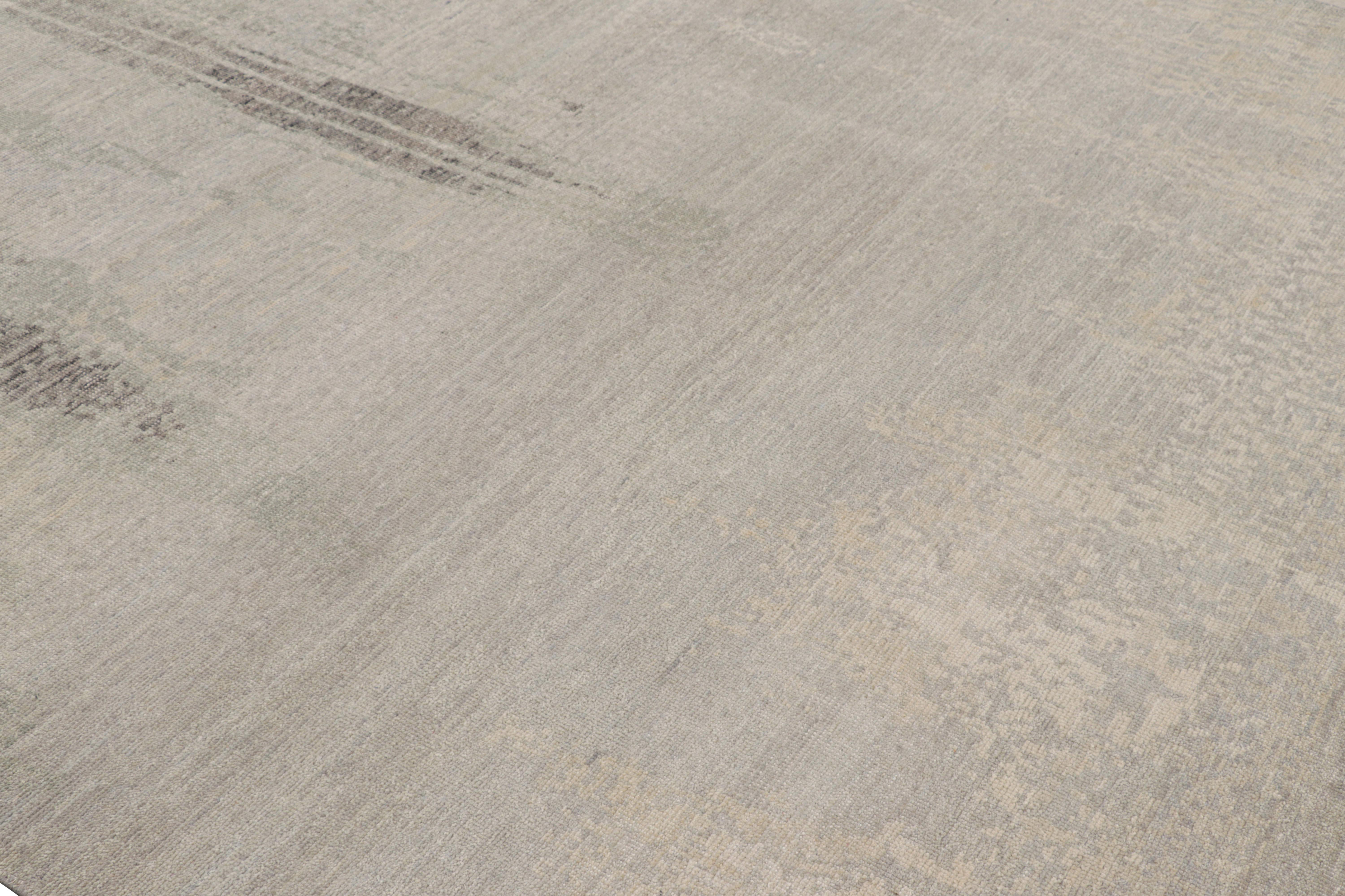 Annodato a mano in lana, questo tappeto moderno 8x10 originario dell'India, ispirato all'arte moderna con un motivo astratto, è un'entusiasmante aggiunta alla collezione Rug & Kilim. 

Sul design: 

Una nuova aggiunta ai tappeti fatti a mano della