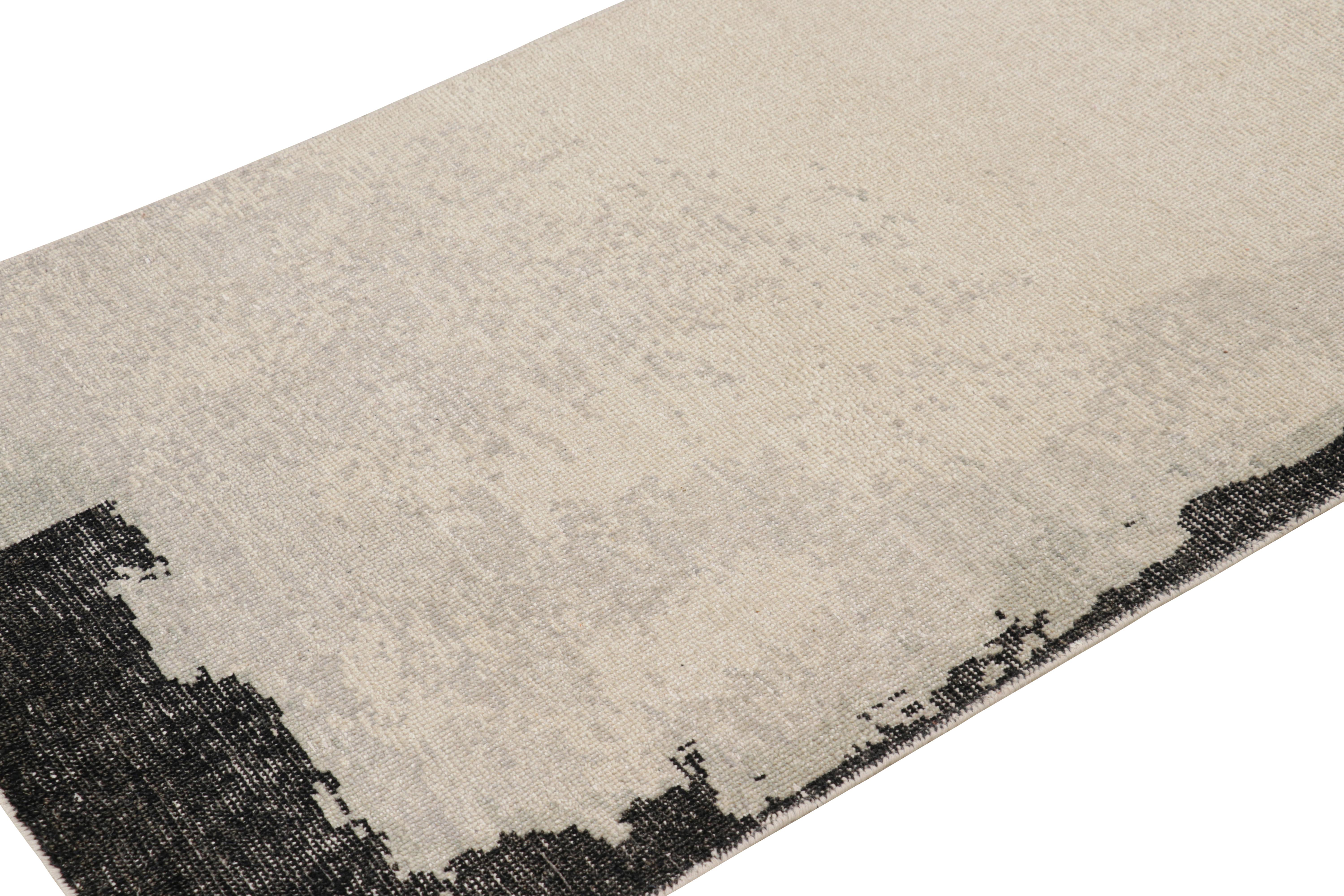 Dieser moderne, aus Indien stammende, handgeknüpfte Wollteppich (3x10) mit abstraktem Muster ist eine aufregende Ergänzung der Rug & Kilim Collection'S. Er ist von moderner Kunst inspiriert. 

Über das Design: 

Dieser moderne Teppich mit abstraktem