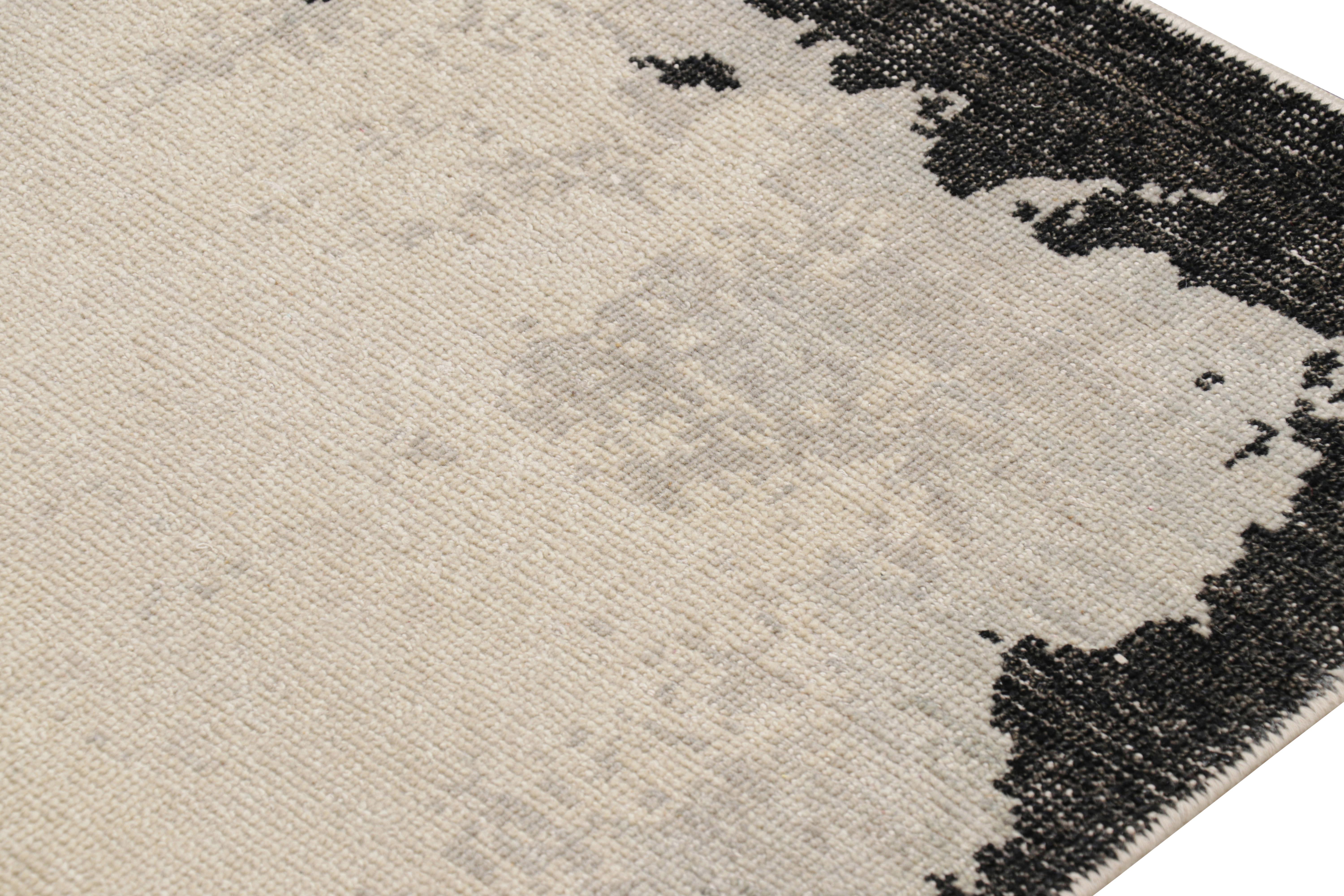 Rug & Kilim's Modern Distressed Abstract Runner in Beige-, Grau- und Schwarztönen (Moderne)