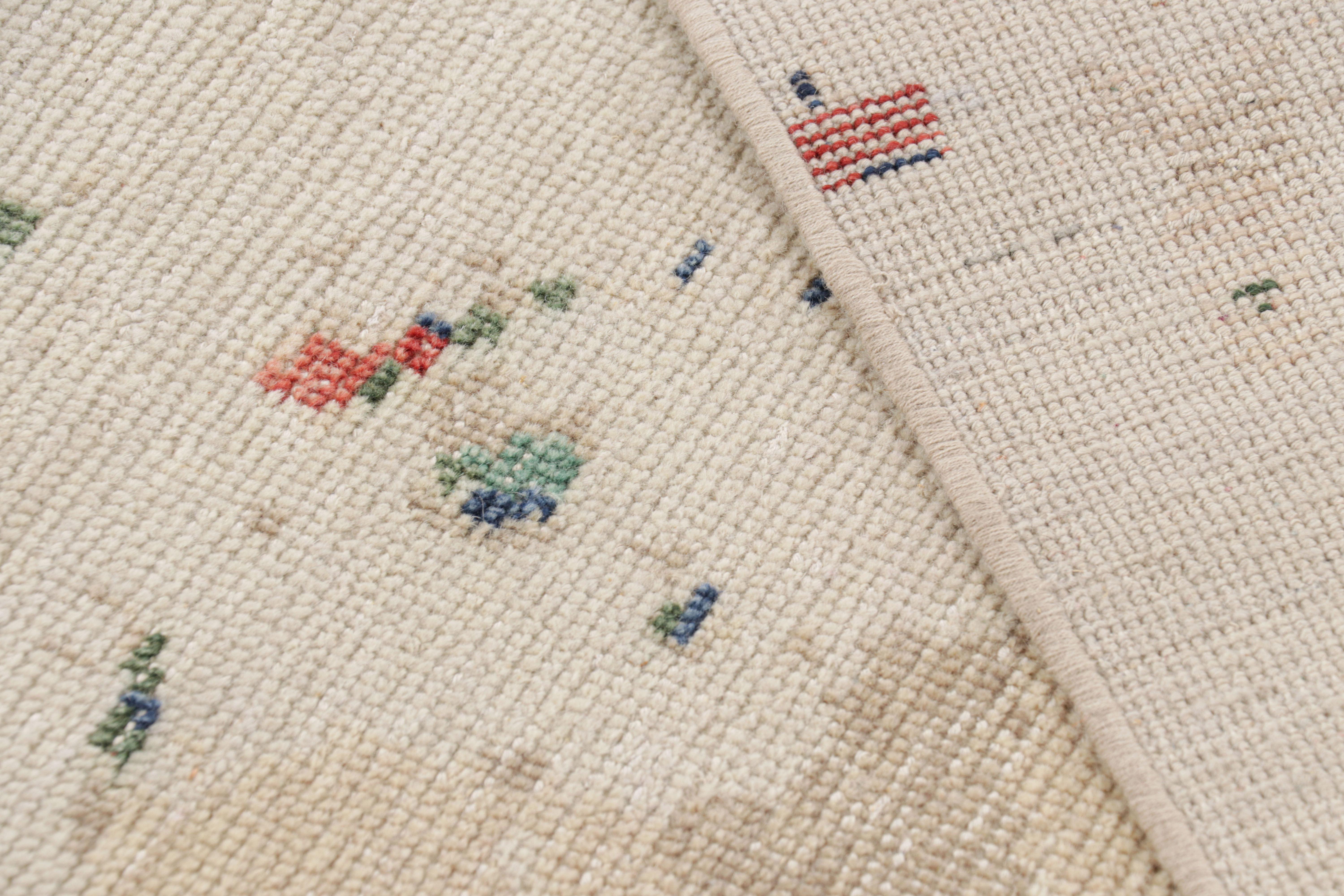 XXIe siècle et contemporain Rug & Kilim's Modern Distressed Art Rug in White with Colorful Abstract Patterns (tapis d'art moderne vieilli en blanc avec des motifs abstraits colorés) en vente