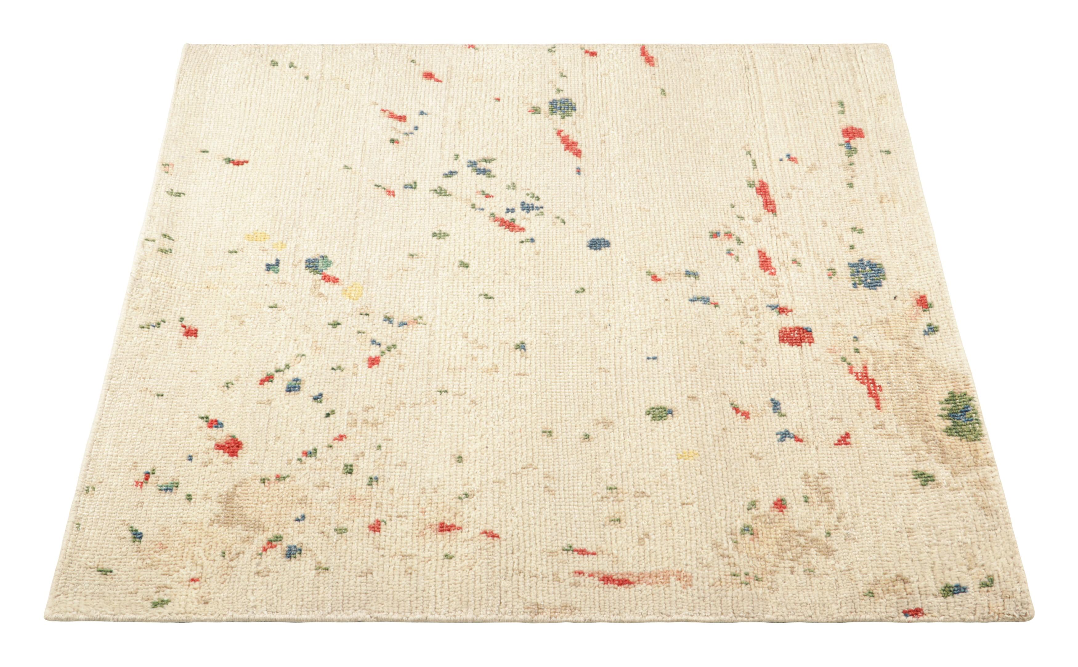 Annodato a mano Rug & Kilim è un tappeto quadrato moderno di arte distorta in bianco con motivi astratti. in vendita