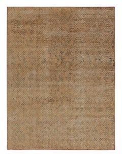 Rug 
Kilim è un tappeto moderno e invecchiato di colore beige e oro con motivi geometrici.