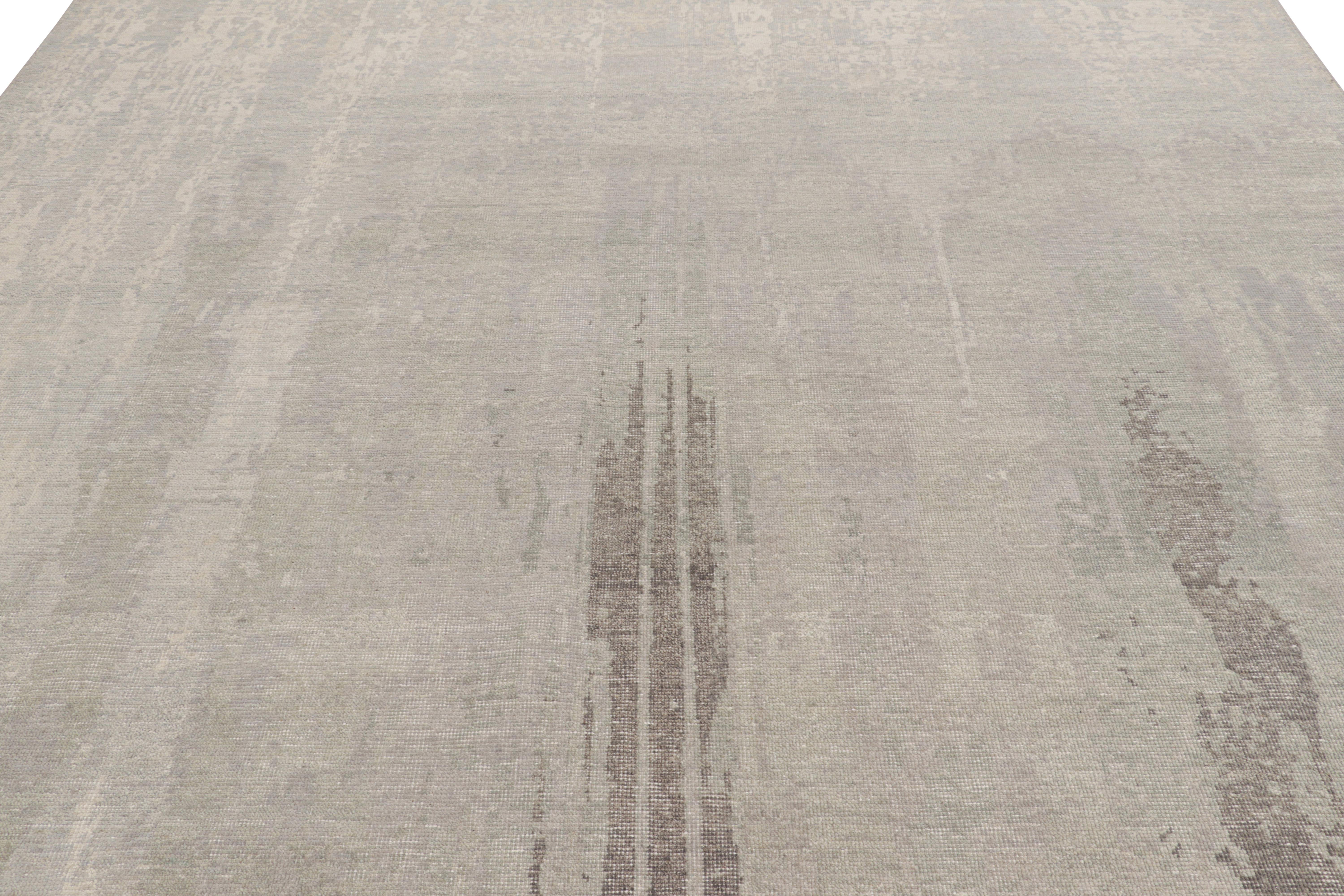 Hand-knotted in wool, this 9x12 modern rug, originating from India, as inspired by modern art with an abstract pattern, is an exciting addition to the Rug & Kilim collection. 

On the Design: 

A new addition to the handmade rugs in the Homage rug