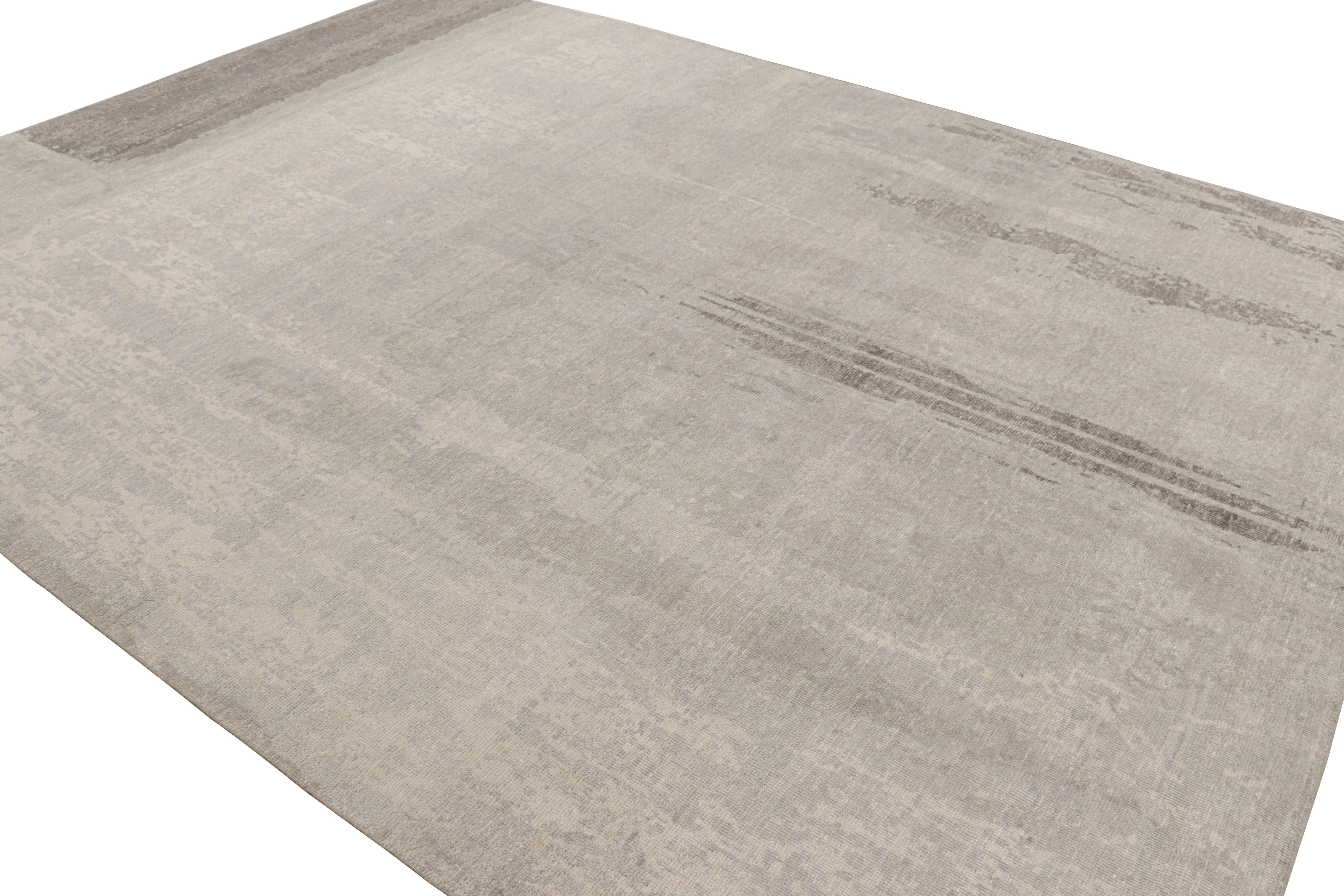 Rug & Kilim's Modern Distressed Rug in Grau mit abstrakten, minimalistischen Mustern im Zustand „Neu“ im Angebot in Long Island City, NY