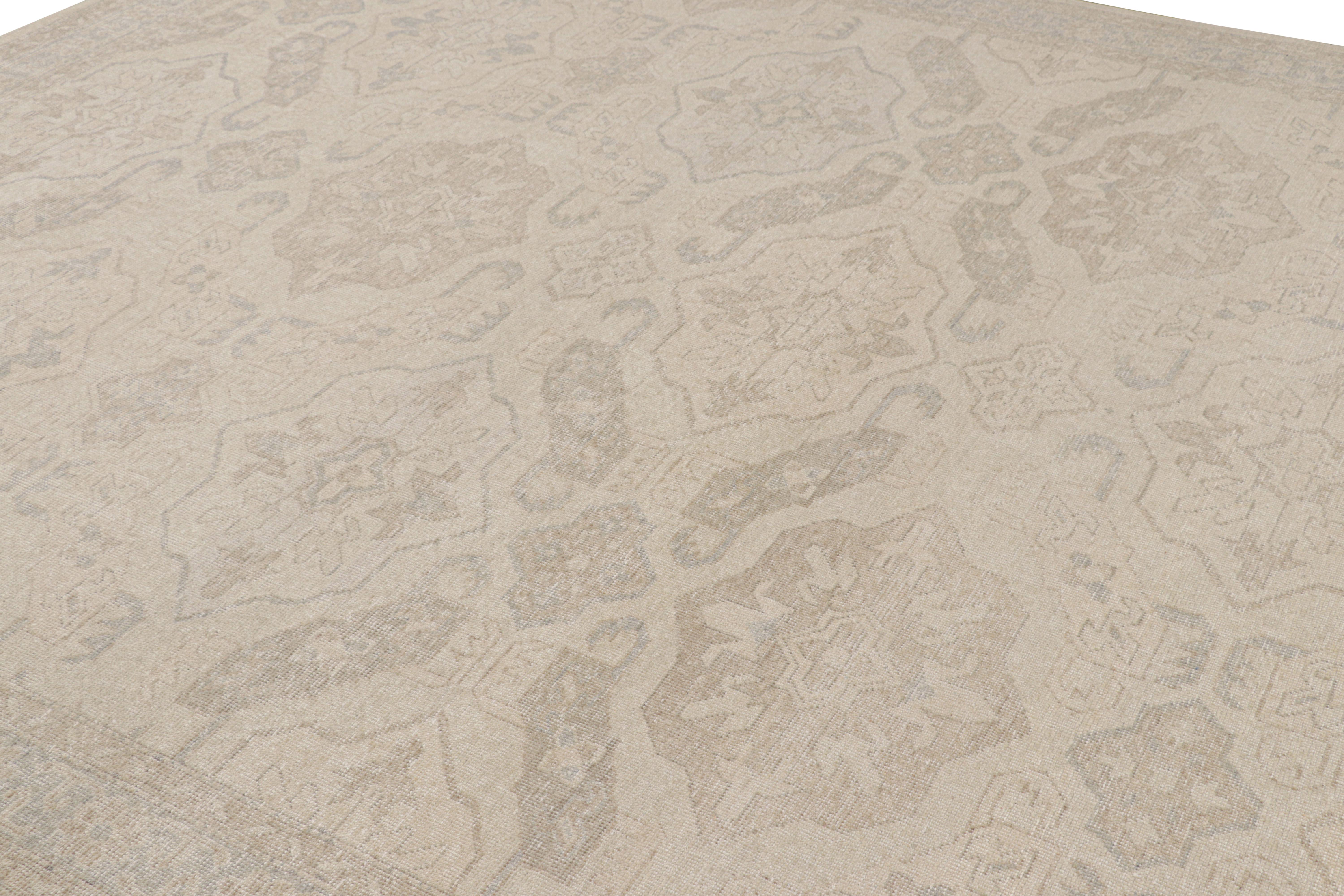Questo tappeto 9x12 è una nuova grande aggiunta alla Homage Collection di Rug & Kilim. Annodato a mano in lana, il suo design riprende gli antichi tappeti tribali caucasici in un'ottica di transizione. 

Sul design: 

Una nuova aggiunta ai tappeti