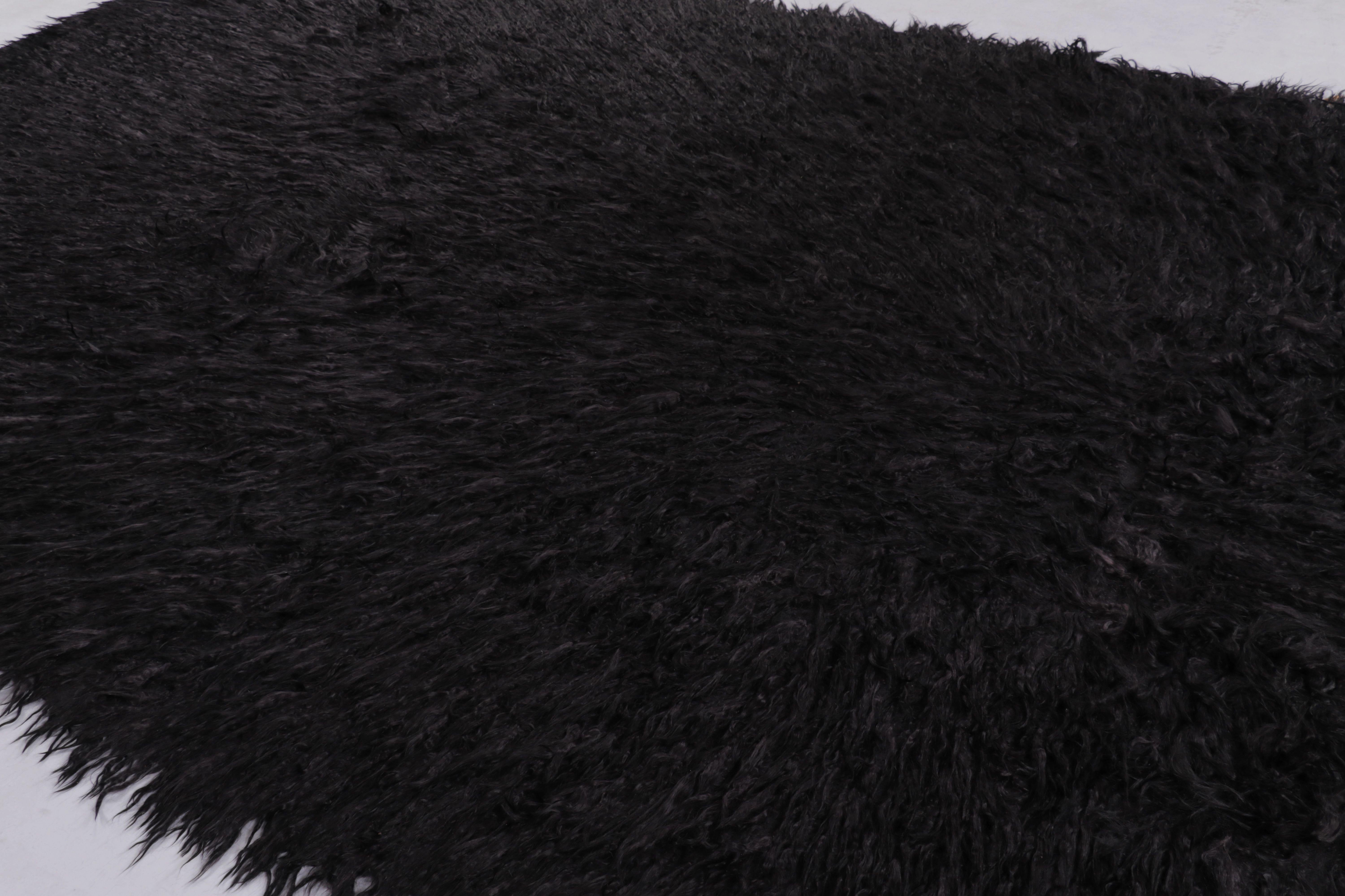 Moderner Filikli Shag-Teppich von Rug & Kilim in Schwarz (Handgeknüpft) im Angebot