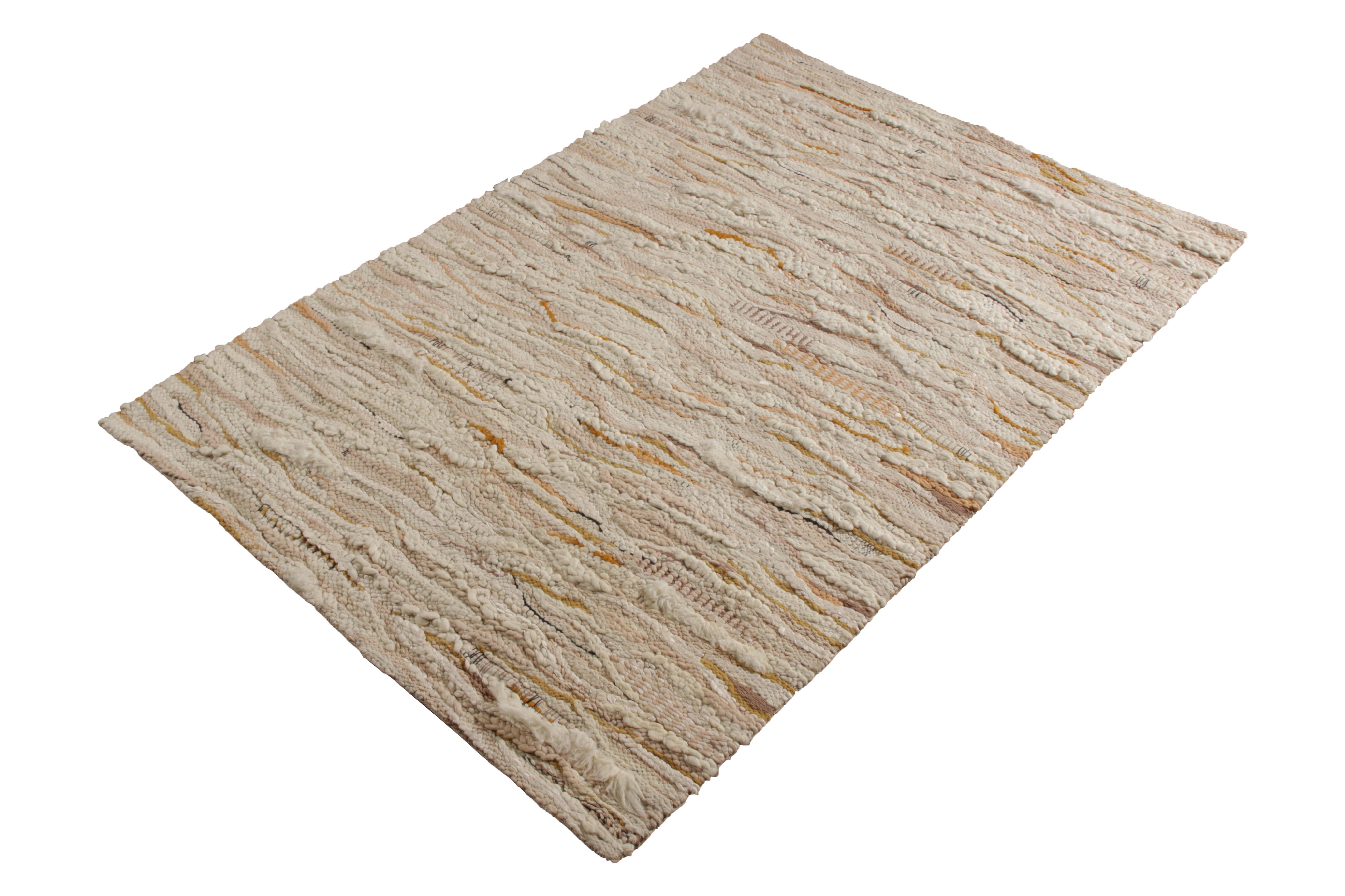 Rug & Kilim's Modern Flat Weave, High-Low Kilim in Weiß und Rosa (Moderne) im Angebot
