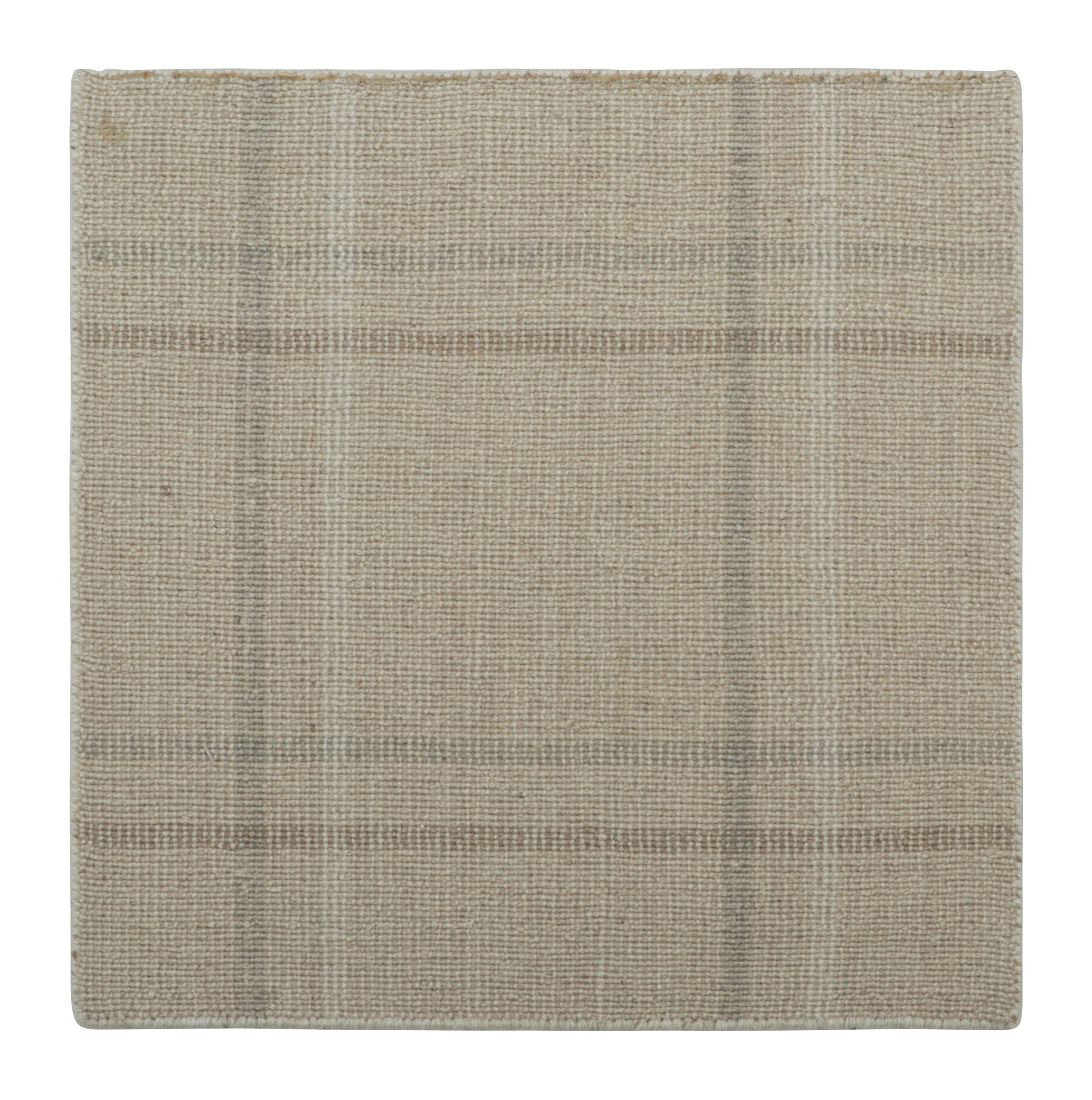 Rug & Kilim's Modern Flatweave Custom Rug Sample, Beige-Grau Geometrisch gemustert (Handgeknüpft) im Angebot