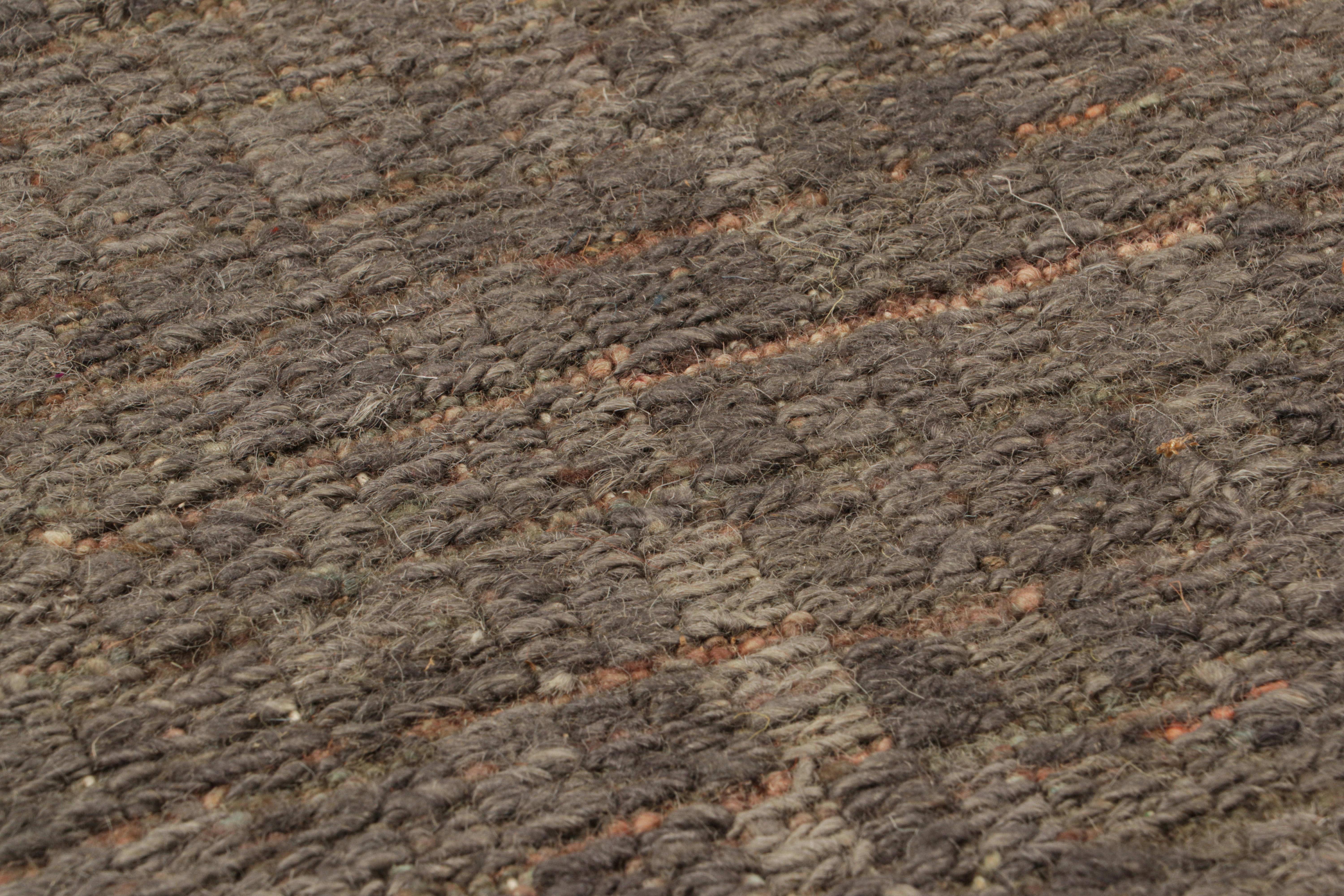 Rug & Kilim's Modern Flatweave Custom Rug Sample in Brown und Gray Tones (Handgeknüpft) im Angebot