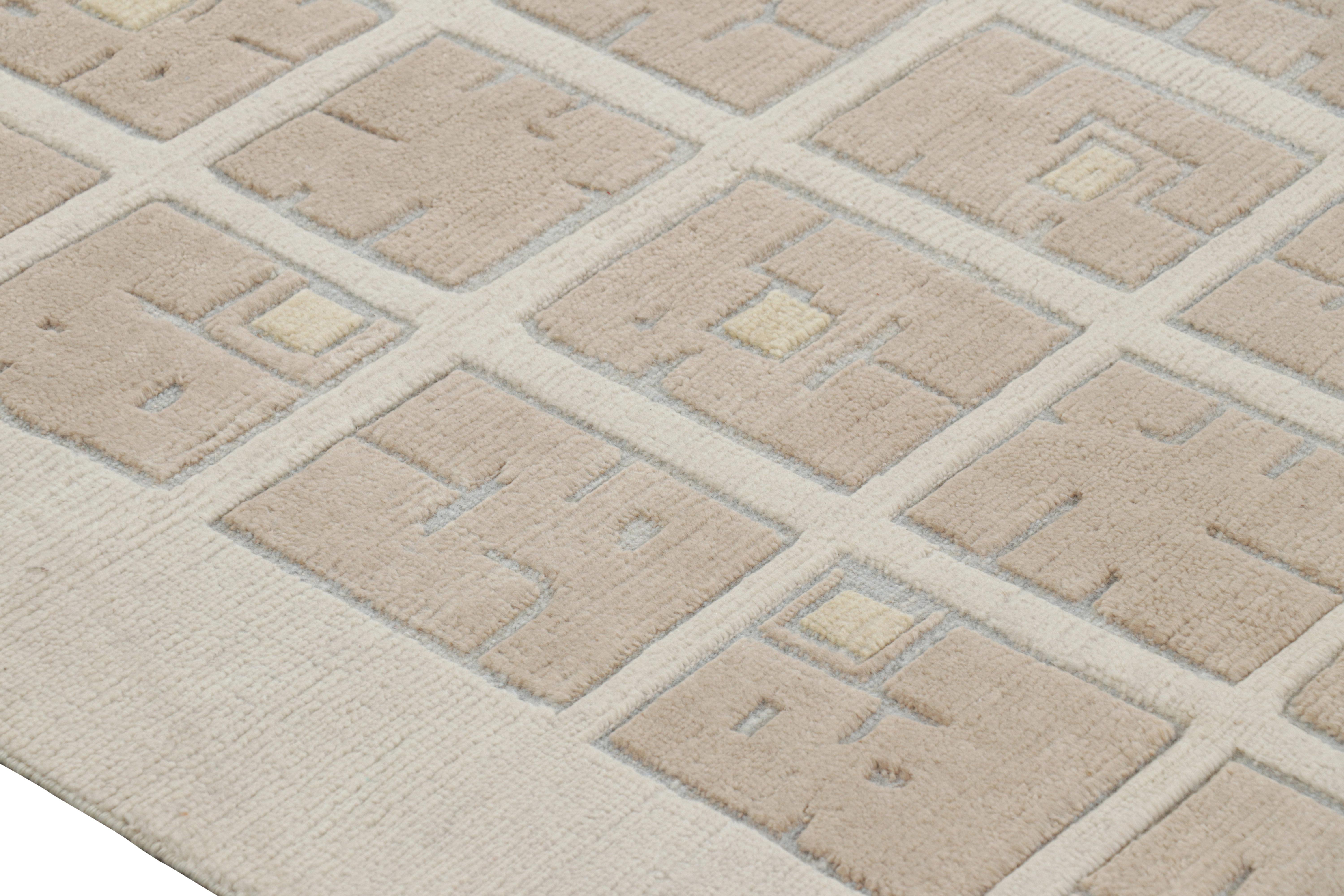 Art Déco Rug & Kilim è un tappeto moderno in stile Art Deco francese nei toni del beige-marrone e del crema. in vendita