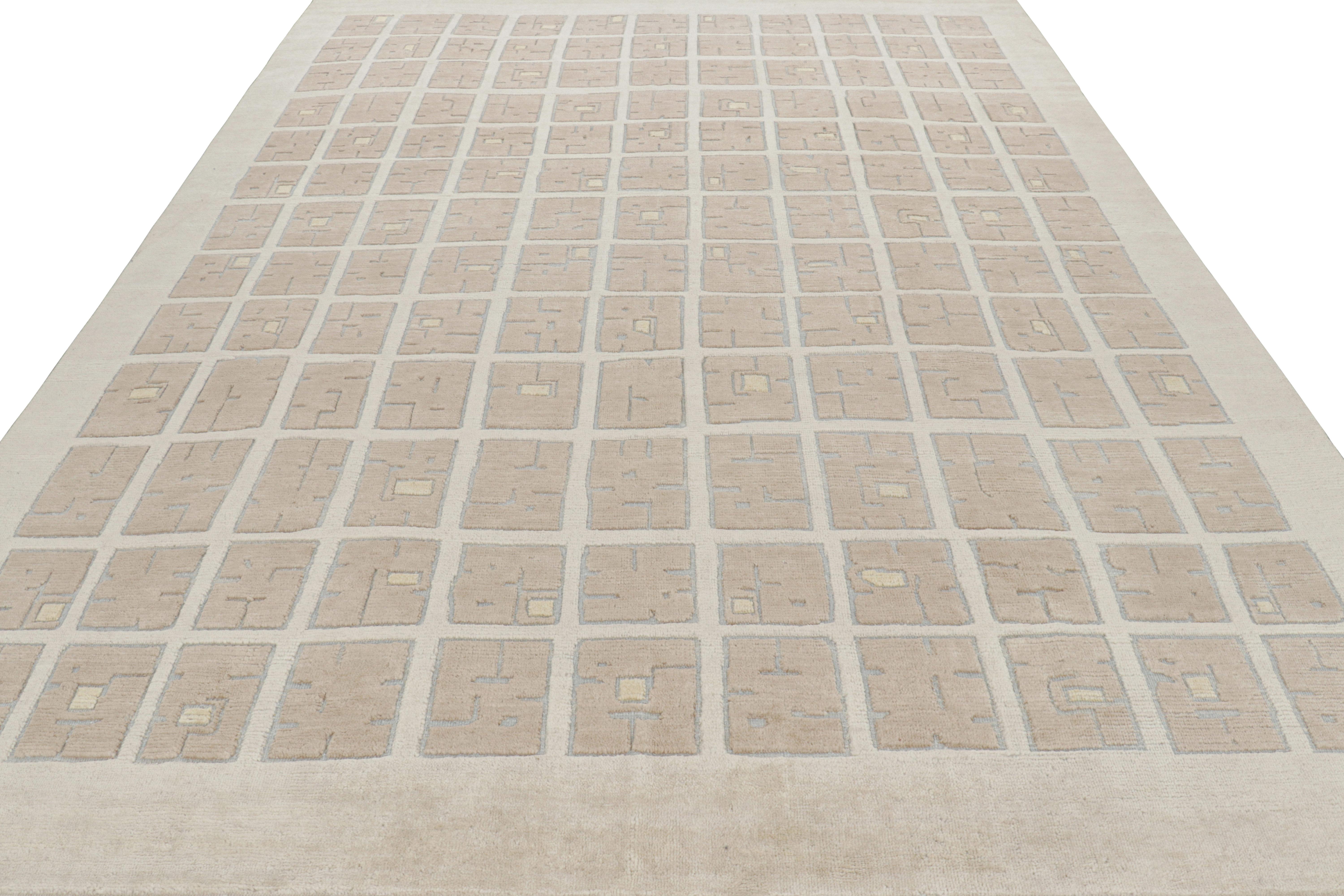 Indiano Rug & Kilim è un tappeto moderno in stile Art Deco francese nei toni del beige-marrone e del crema. in vendita