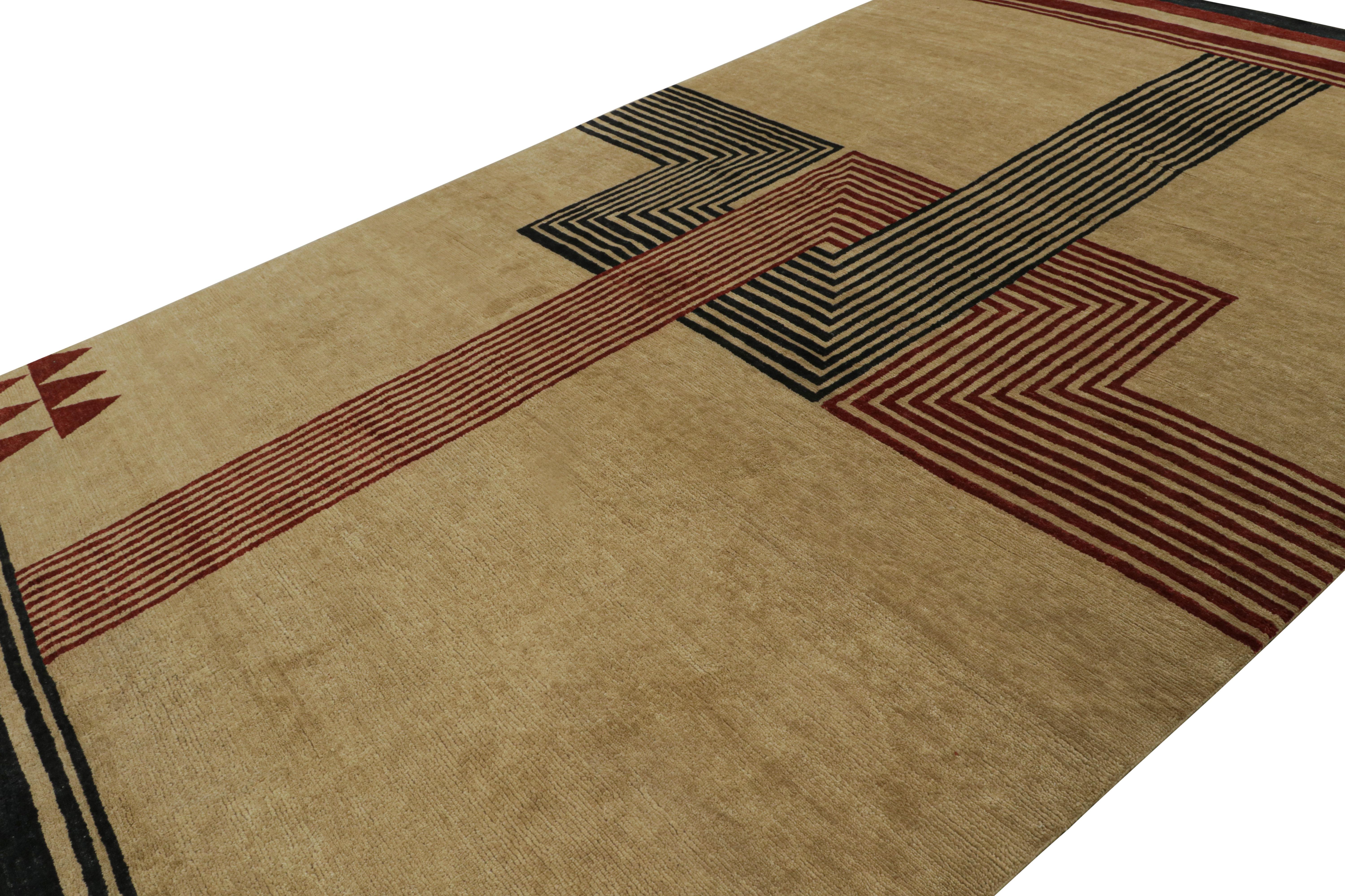 Noué à la main en laine, ce tapis moderne 9x16 de Rug & Kilim est un nouvel ajout à la ligne de tapis Art déco français. Son design s'inspire d'un motif Bruhns-esque des années 1920, composé de motifs géométriques rectilignes et de sensibilités