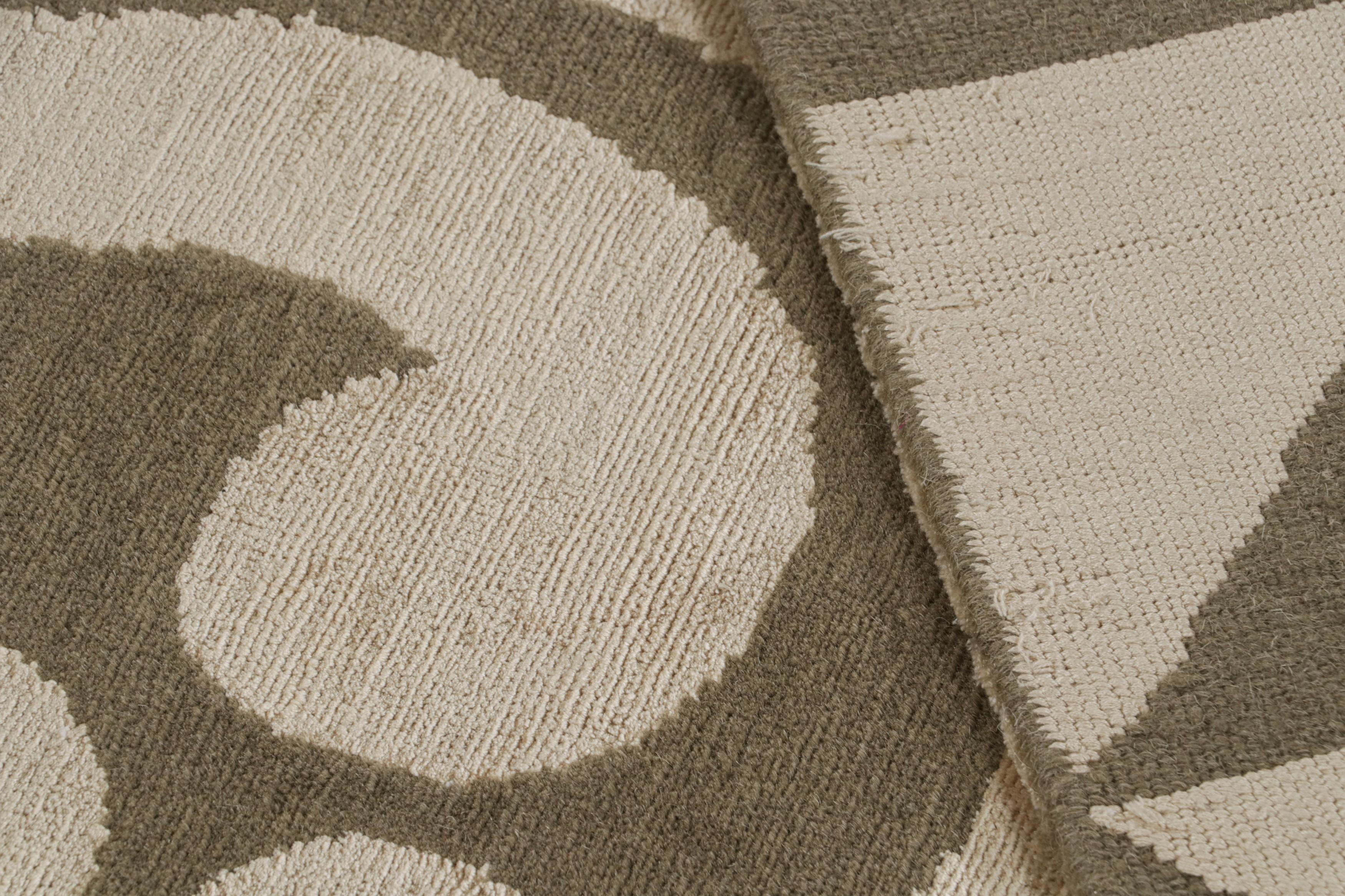 Laine Rug & Kilim's Modern Geometric Rug in Beige-Brown and Cream Tones Kaleidoscope (tapis géométrique moderne dans les tons beige-marron et crème) en vente