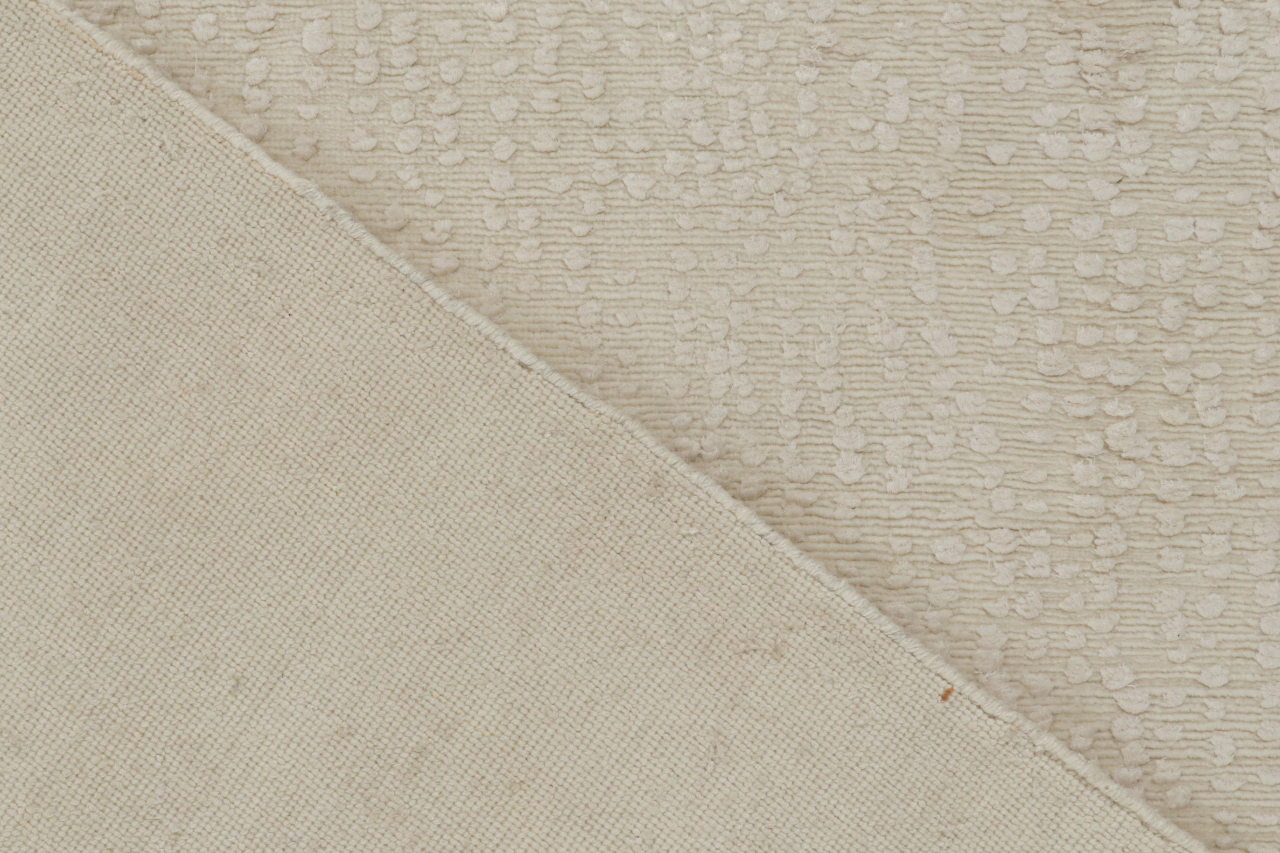 XXI secolo e contemporaneo Rug & Kilim: un tappeto moderno con texture alta e bassa in bianco sporco in vendita