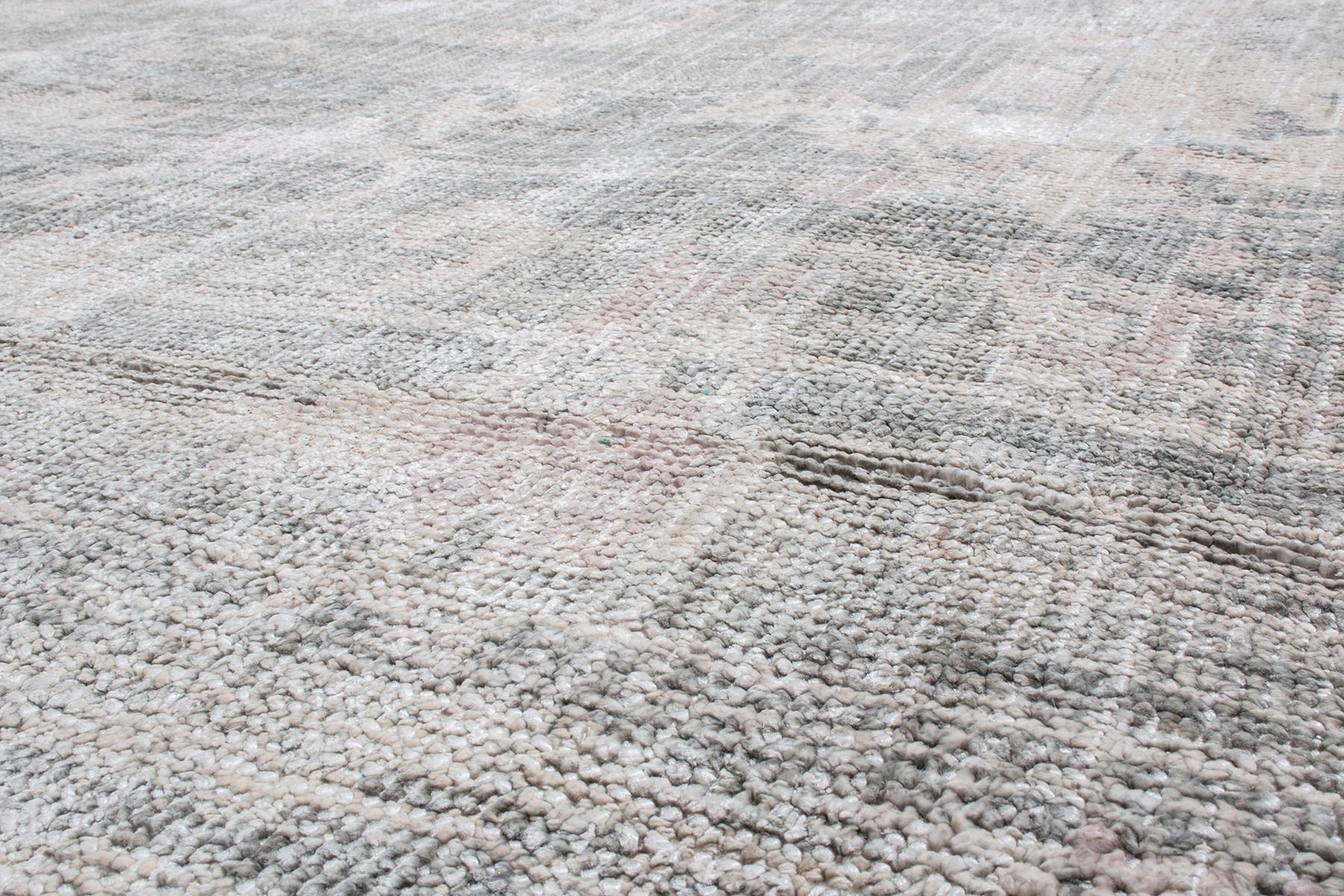 Hand-knotted in one of our most reputed workshops in India, this piece is the latest to join Rug & Kilim’s Modern Classics collection celebrating their unique blend of wool and heavy, lustrous silk with a marriage of traditional and transitional