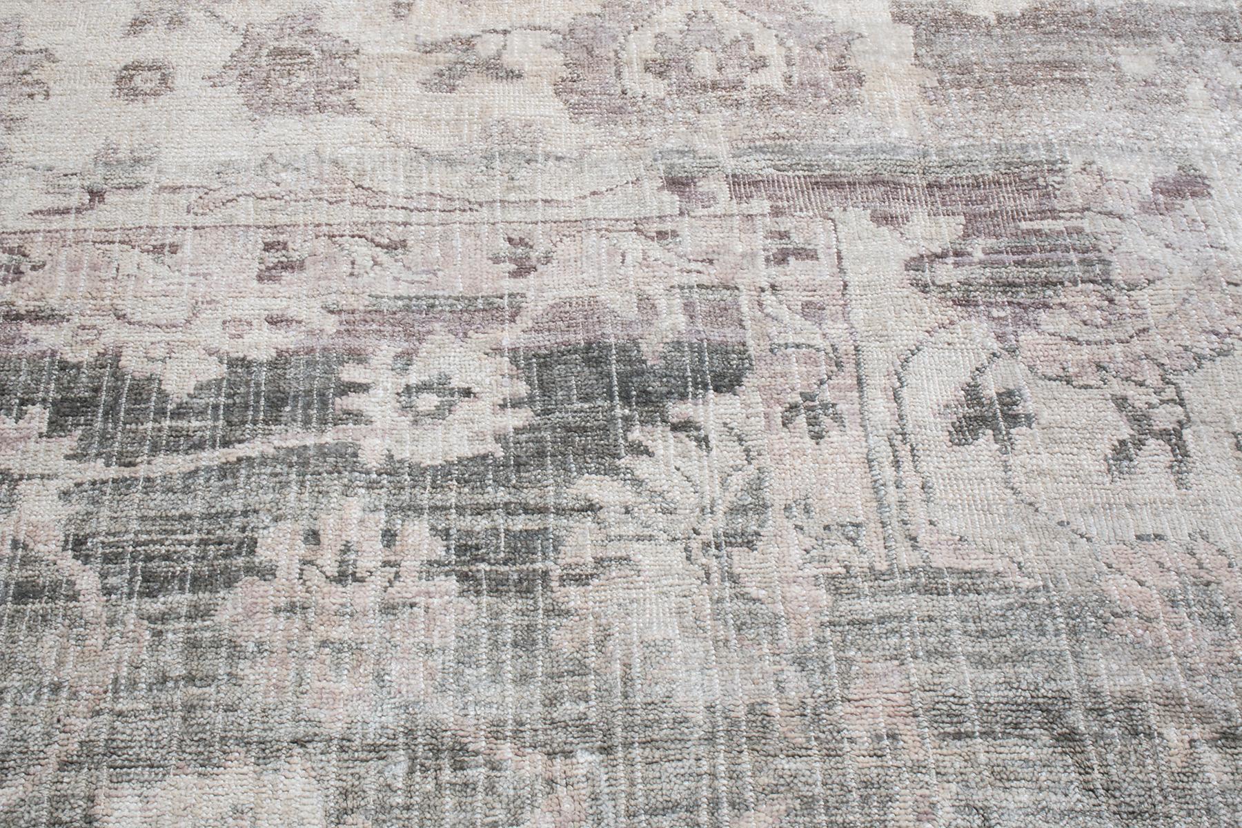 Moderner elfenbeinfarbener und grauer Teppich aus Wolle und Seide von Teppich & Kilims (Oushak) im Angebot