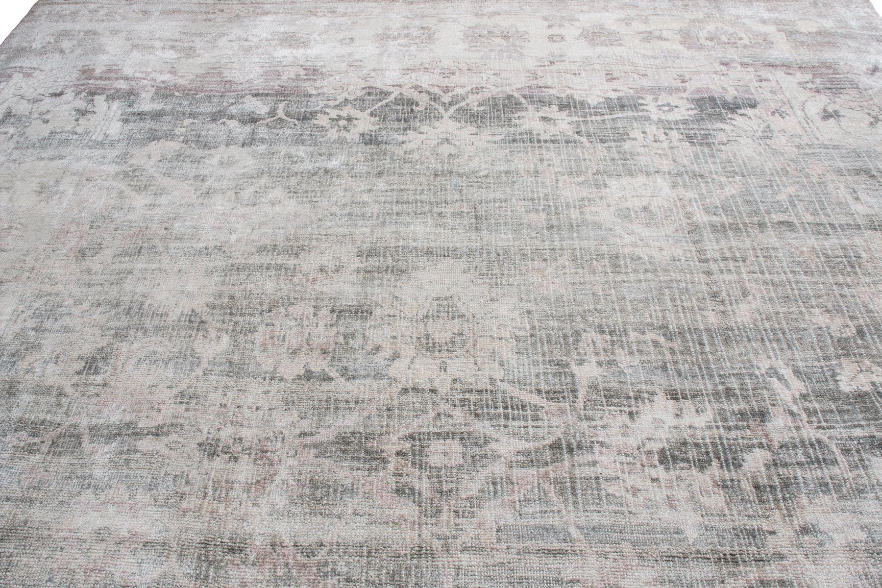 Annodato a mano Rug & Kilim è un tappeto moderno in lana e seta color avorio e grigio. in vendita