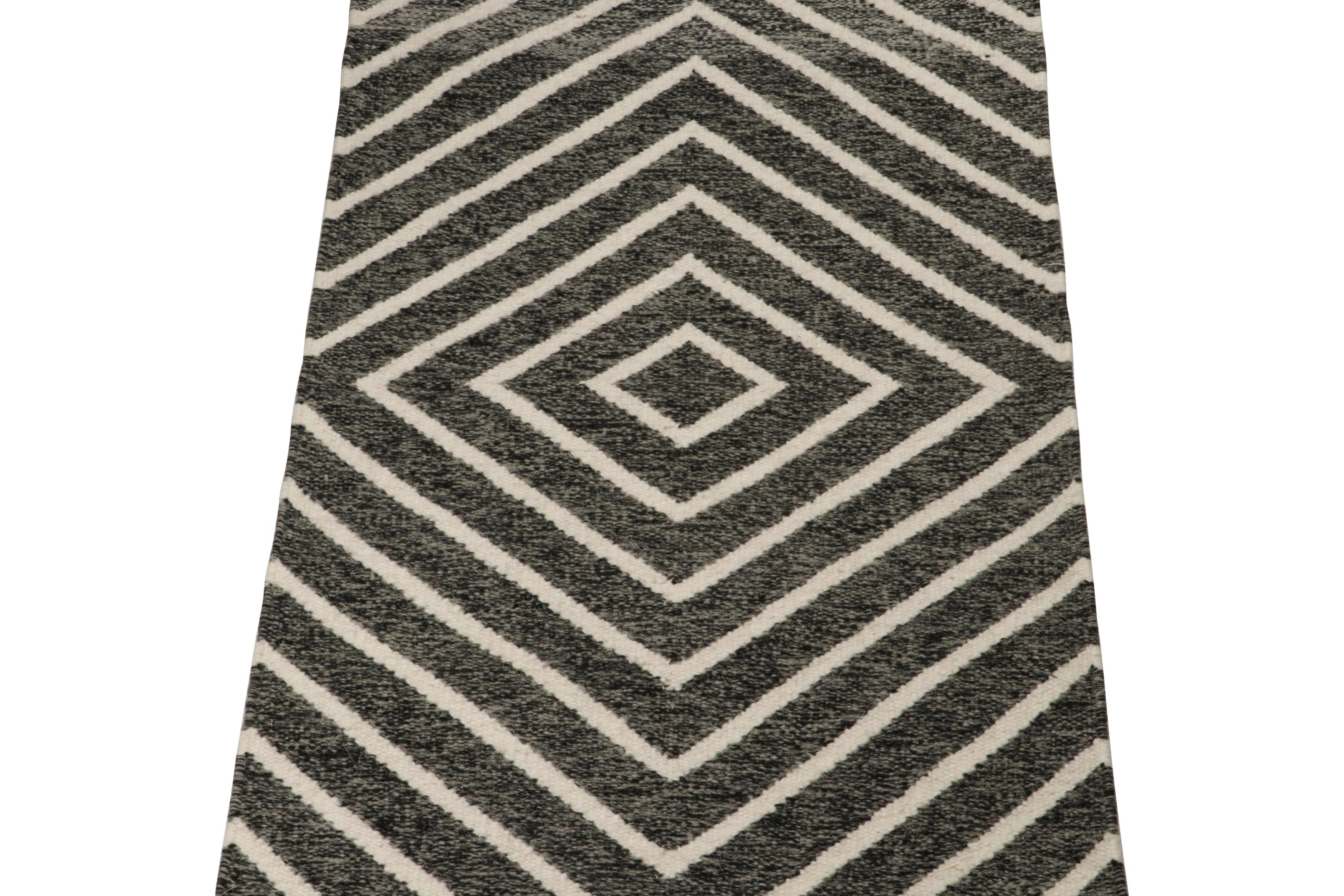 Alfombra de acento moderna Rug & Kilim en gris con rombos blancos Moderno en venta