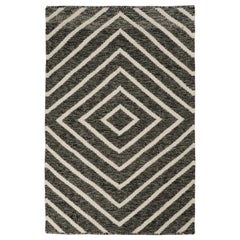Rug & Kilim's Modern Kilim Akzentteppich in Grau mit weißen Rautenmustern