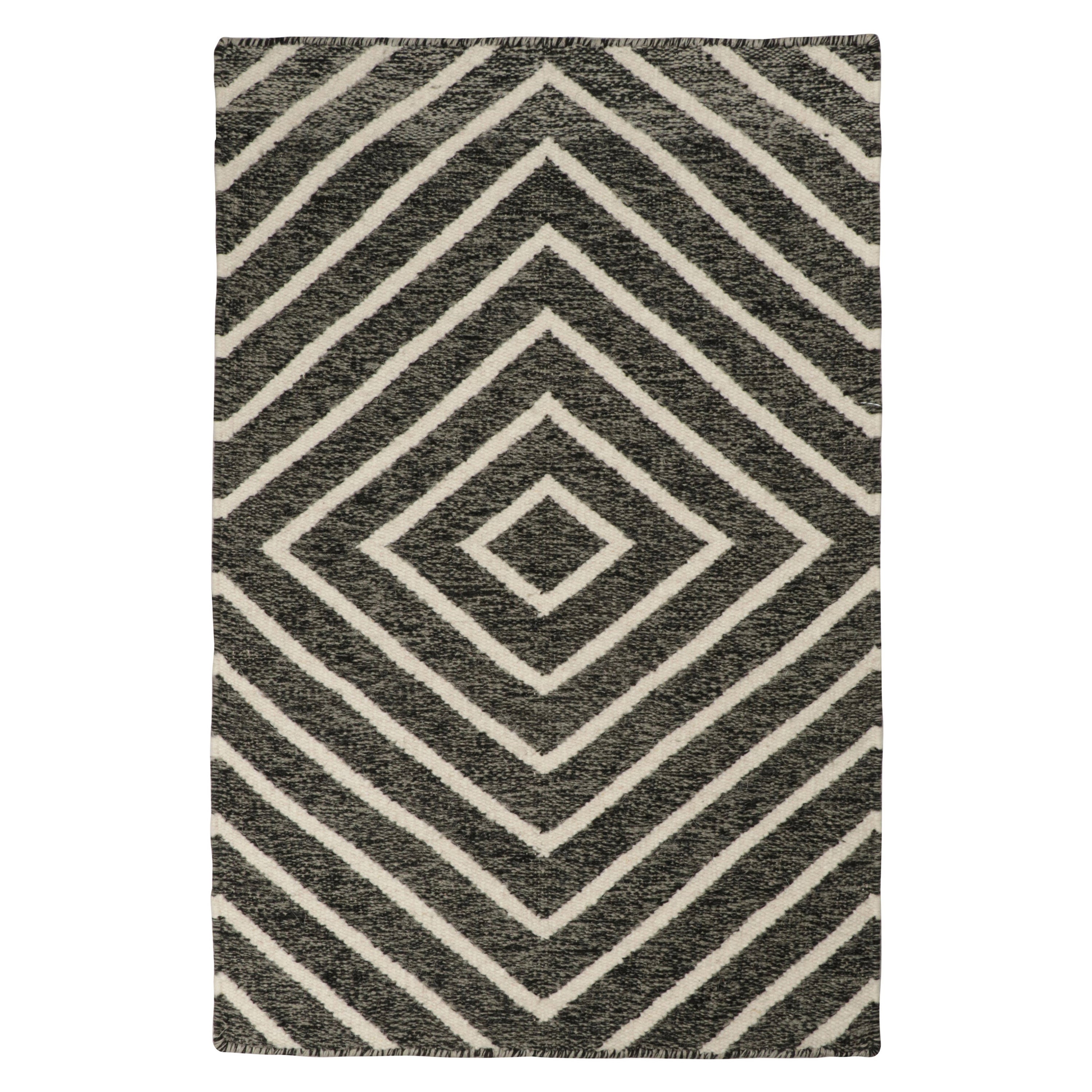 Alfombra de acento moderna Rug & Kilim en gris con rombos blancos en venta
