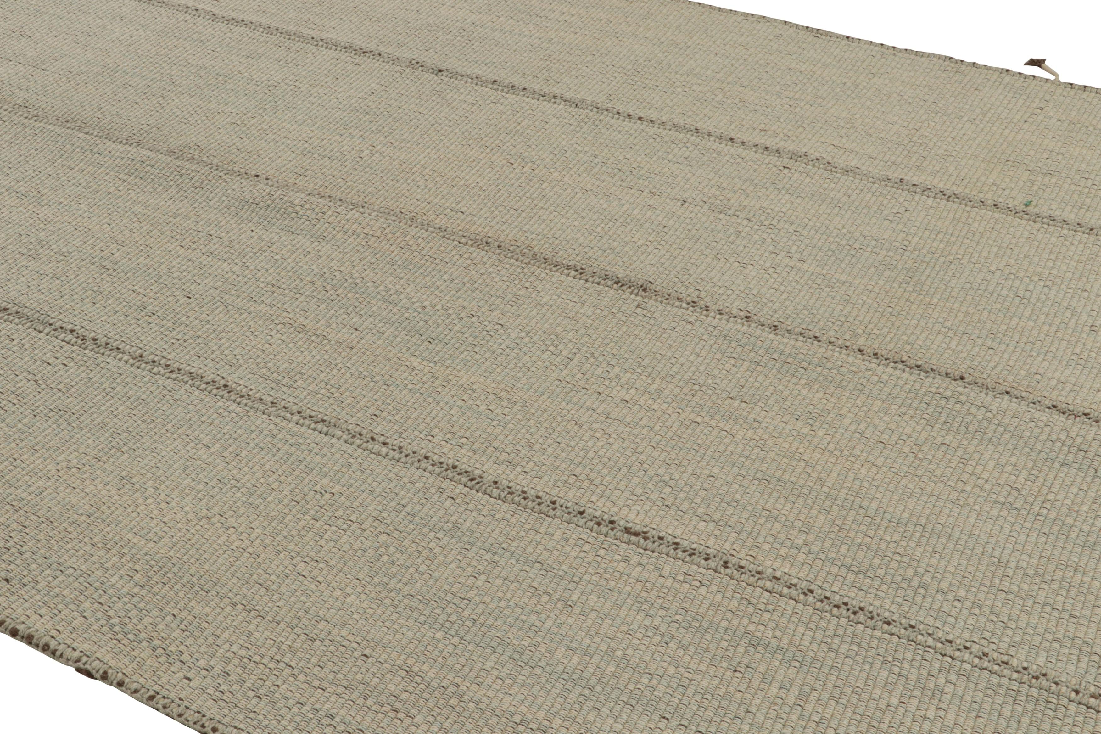 Persiano Rug & Kilim: Kilim moderno in beige-marrone con strisce e accenti in verde-grigio in vendita